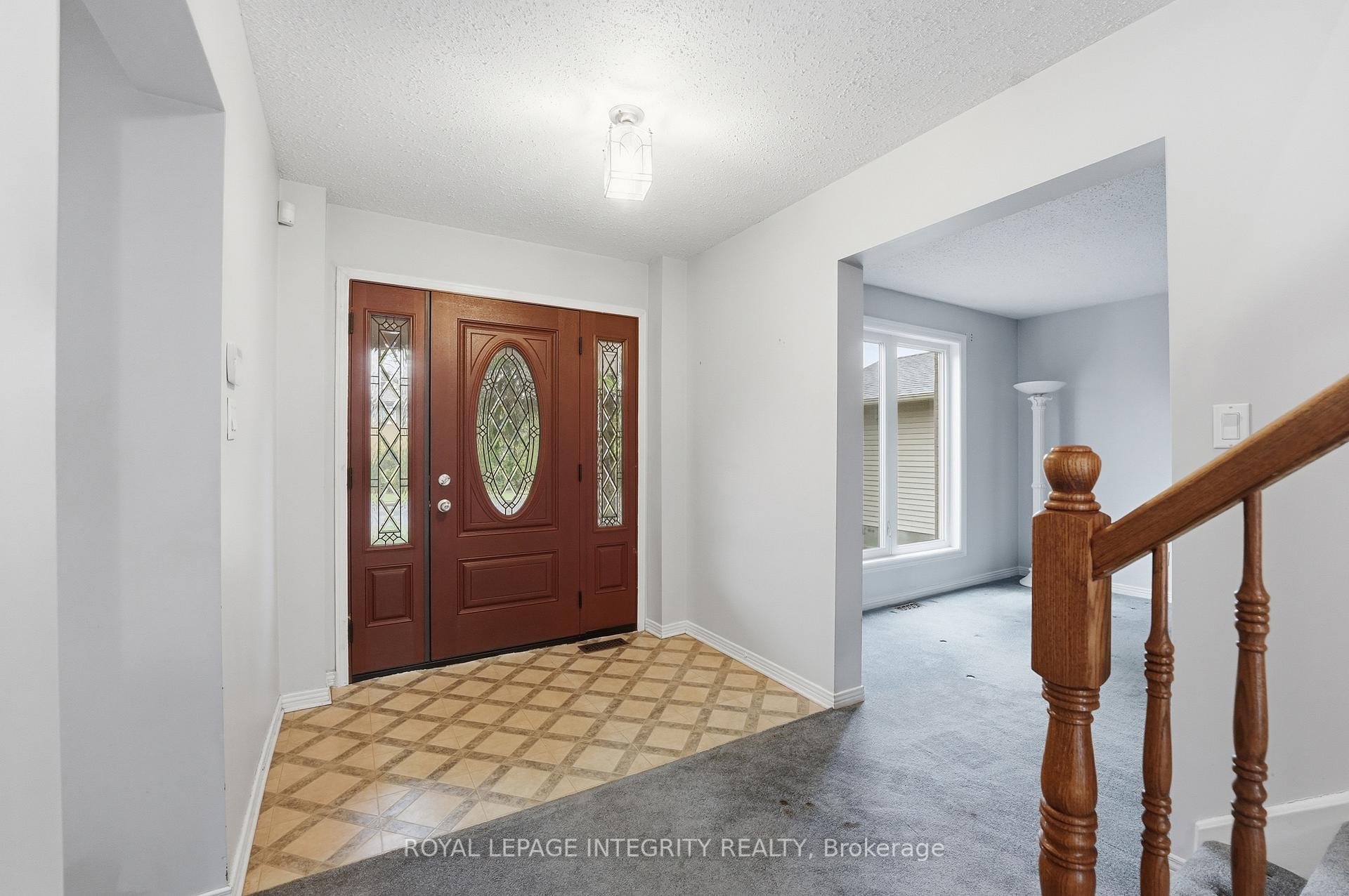 Photo 3 of 2133 Lenester Avenue, Ottawa, McKellar Heights/Glabar Park — HOMEH