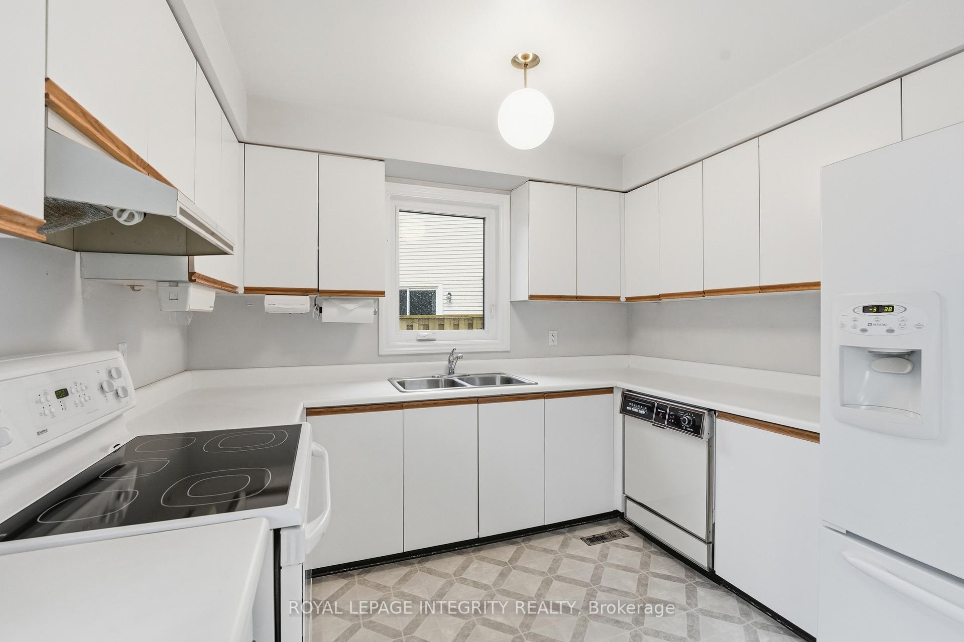 Photo 18 of 2133 Lenester Avenue, Ottawa, McKellar Heights/Glabar Park — HOMEH