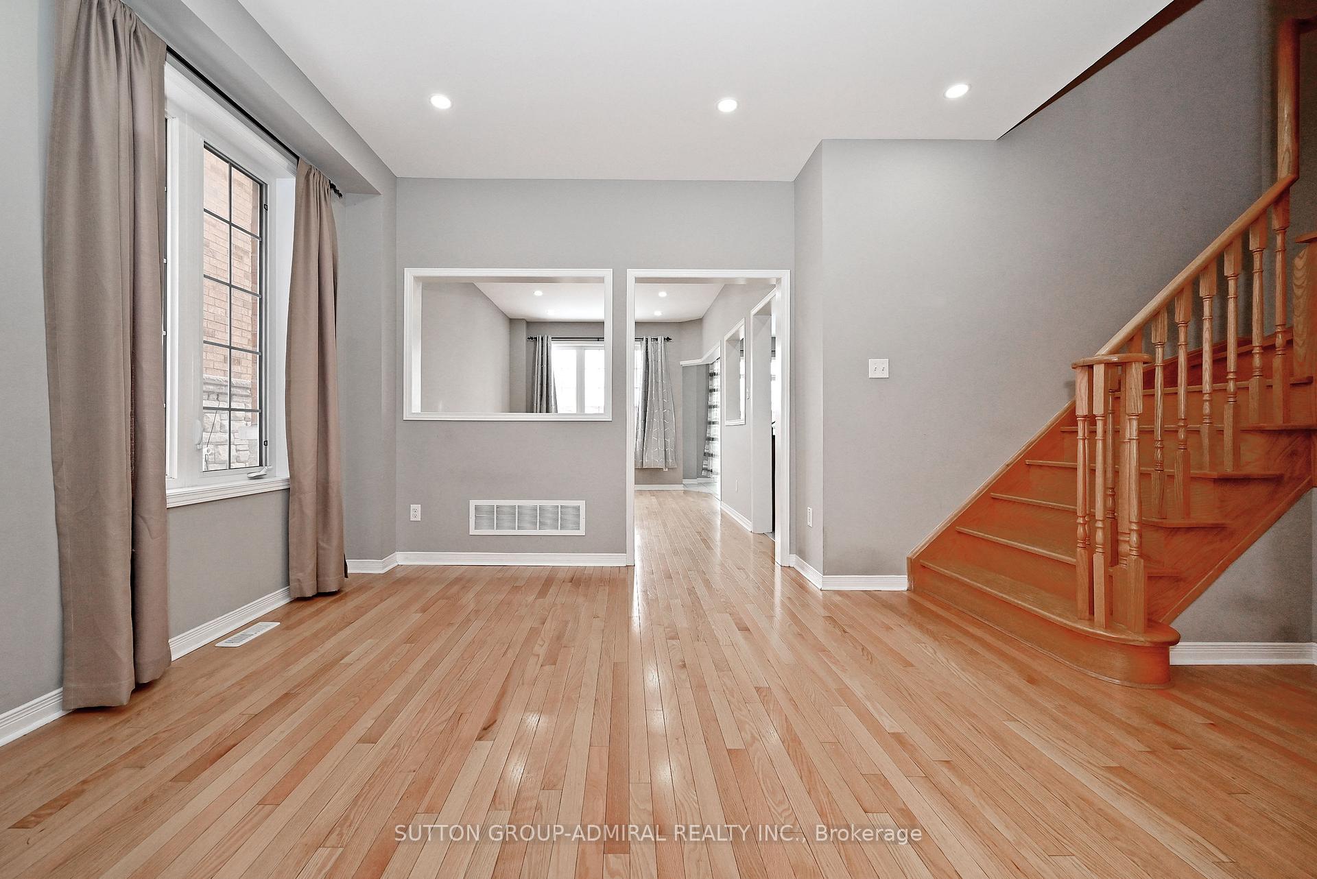 Photo 5 of 41 Big Hill Crescent, Vaughan, Patterson — HOMEH