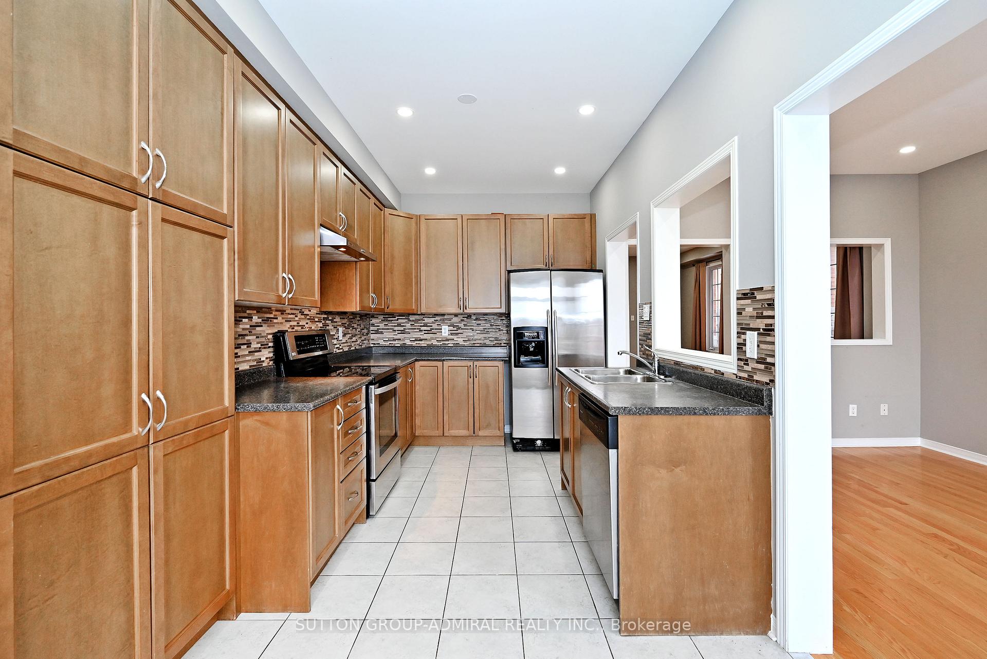 Photo 10 of 41 Big Hill Crescent, Vaughan, Patterson — HOMEH