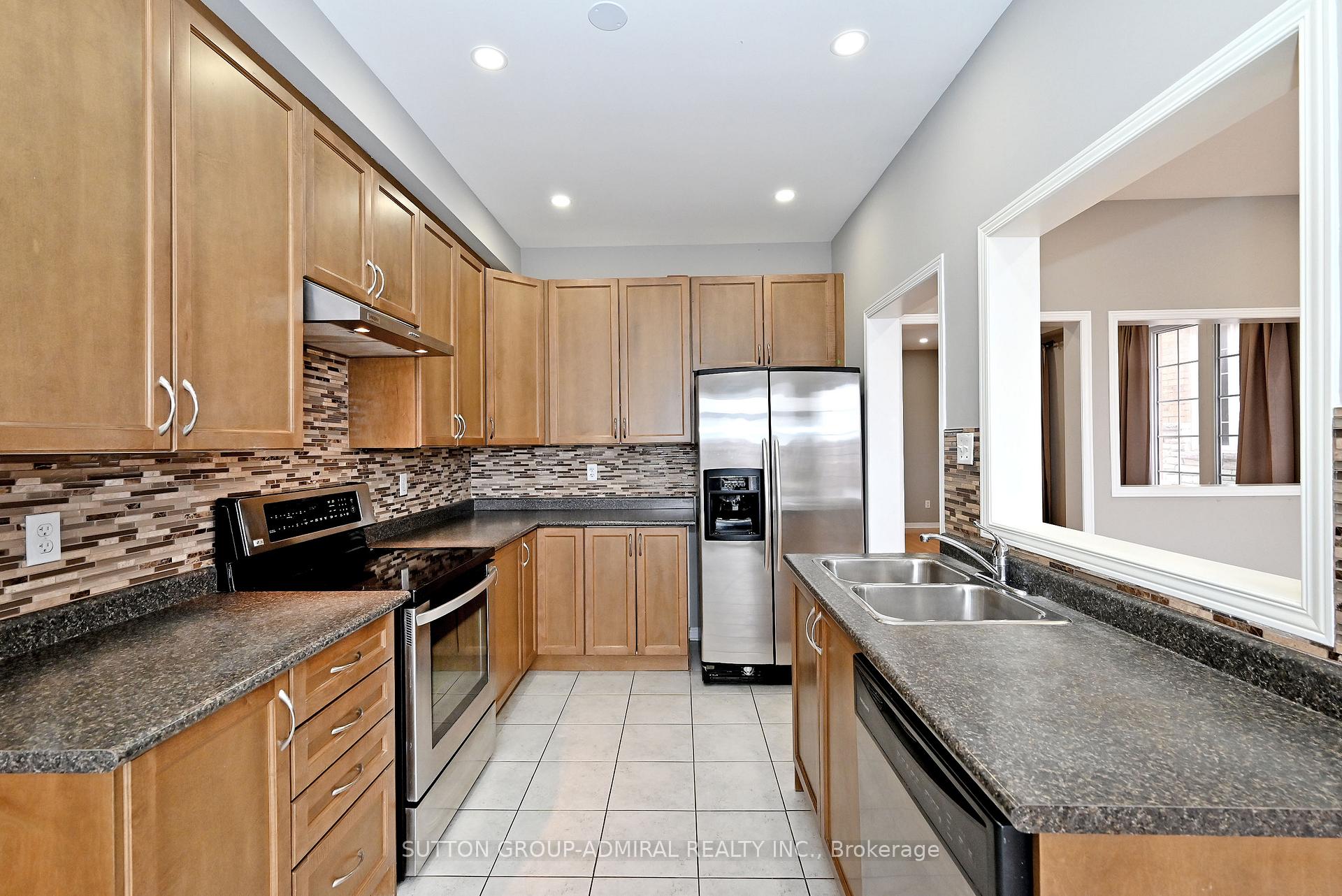 Photo 11 of 41 Big Hill Crescent, Vaughan, Patterson — HOMEH