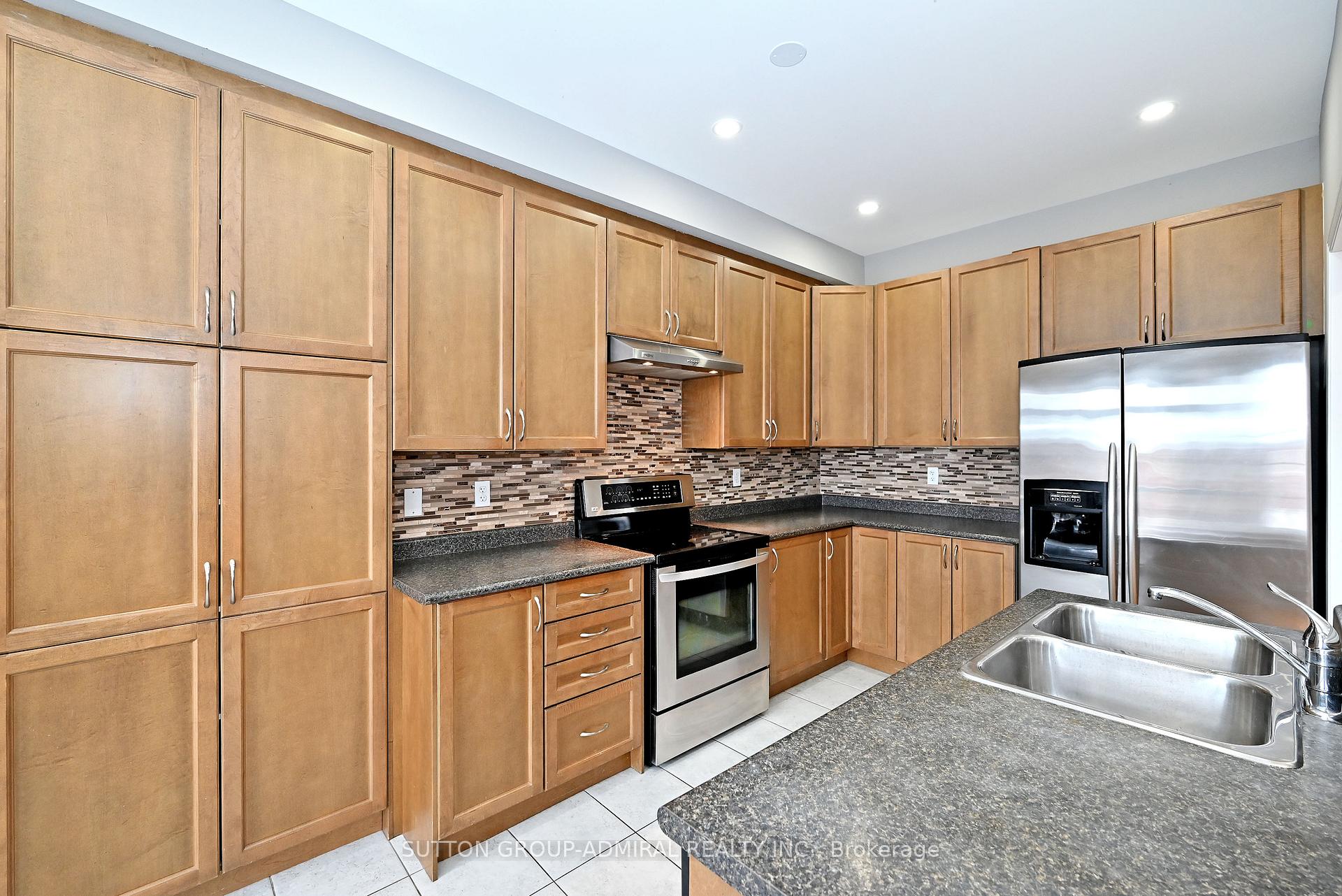 Photo 12 of 41 Big Hill Crescent, Vaughan, Patterson — HOMEH