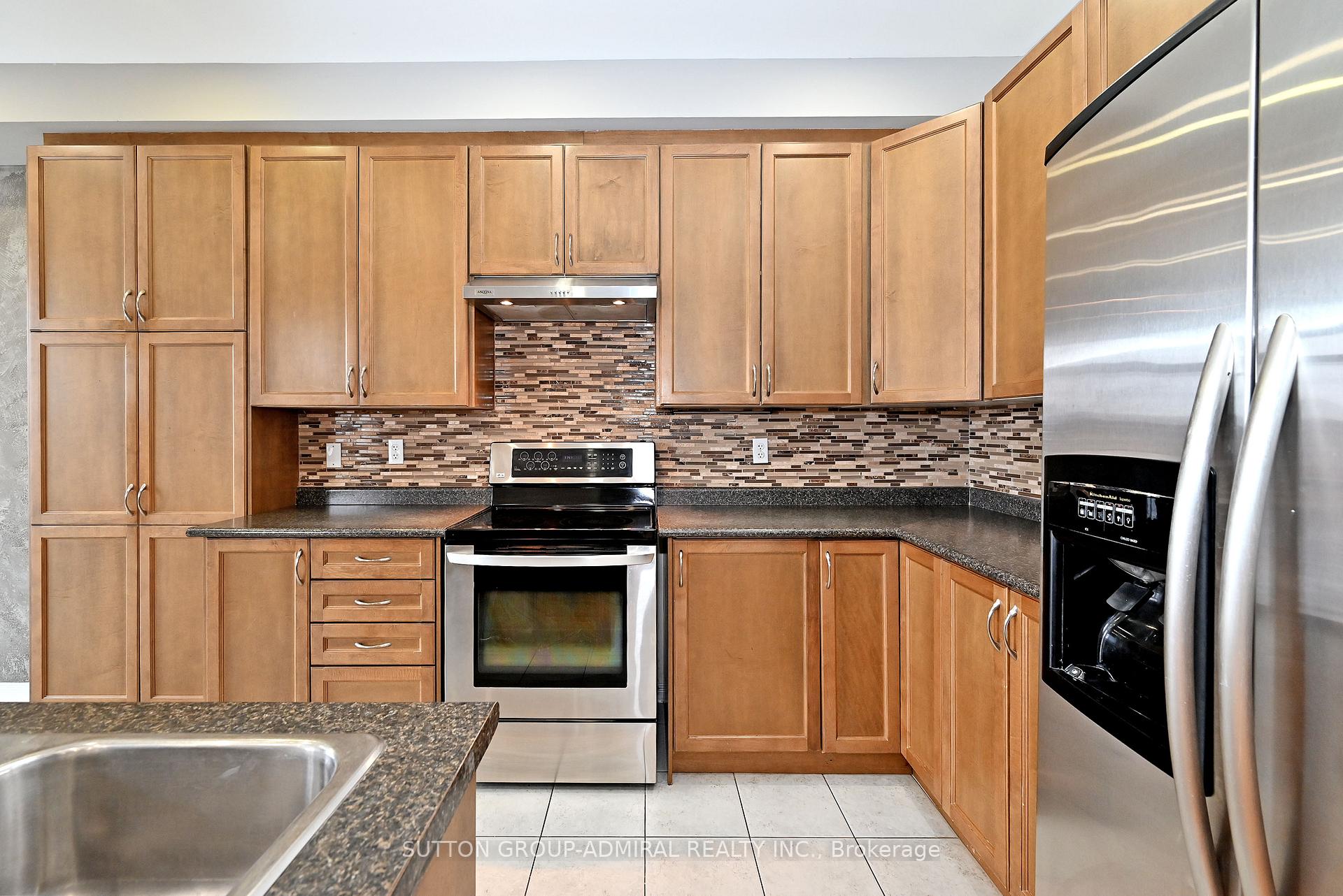 Photo 14 of 41 Big Hill Crescent, Vaughan, Patterson — HOMEH