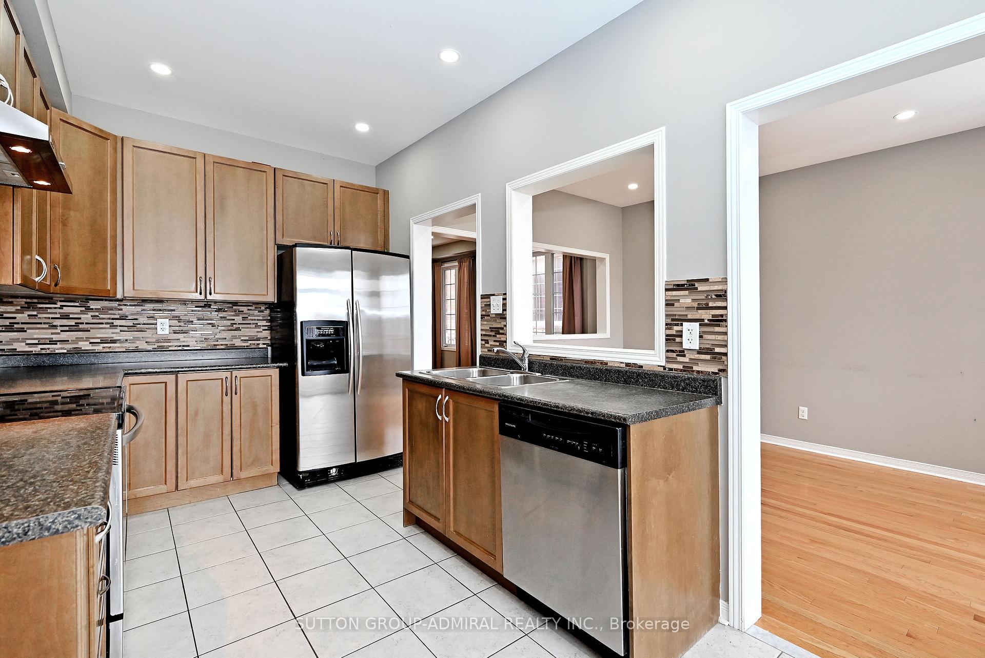 Photo 15 of 41 Big Hill Crescent, Vaughan, Patterson — HOMEH