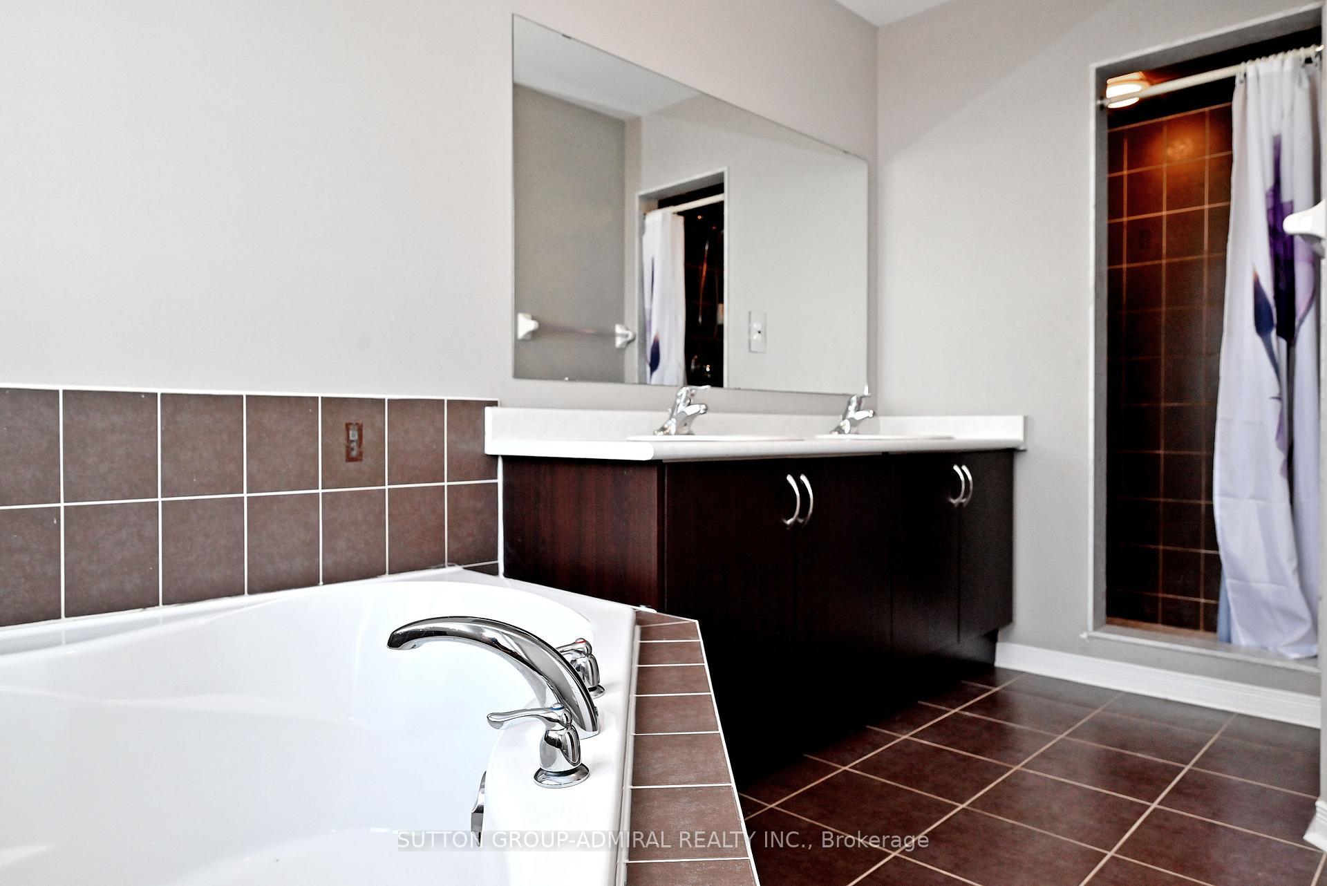 Photo 23 of 41 Big Hill Crescent, Vaughan, Patterson — HOMEH