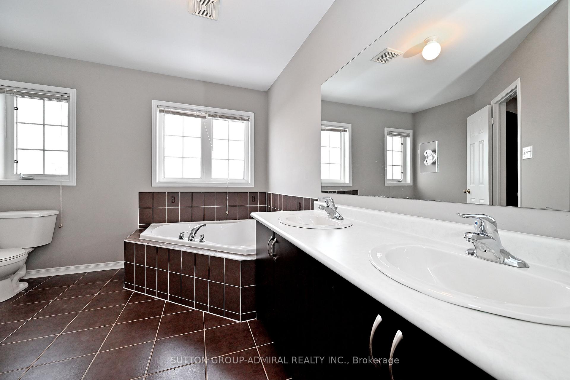 Photo 26 of 41 Big Hill Crescent, Vaughan, Patterson — HOMEH