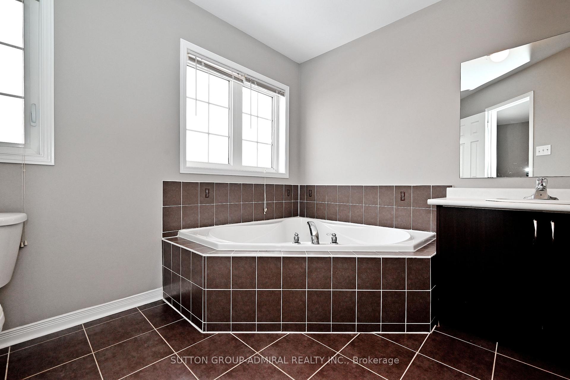 Photo 27 of 41 Big Hill Crescent, Vaughan, Patterson — HOMEH