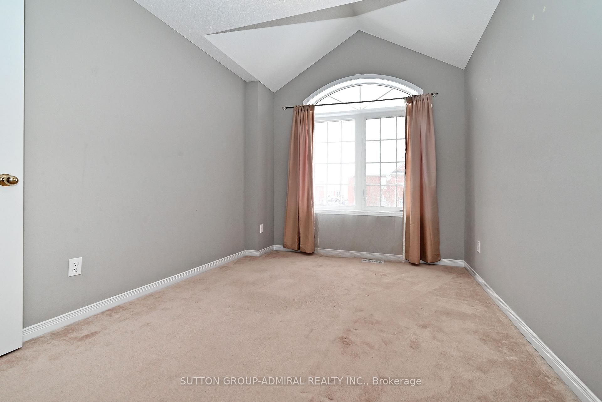Photo 29 of 41 Big Hill Crescent, Vaughan, Patterson — HOMEH