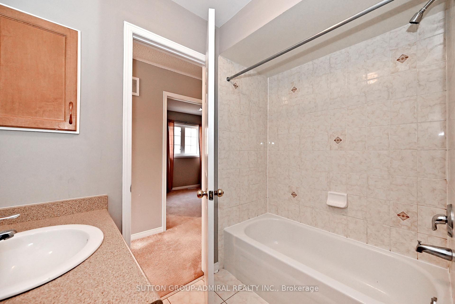 Photo 37 of 41 Big Hill Crescent, Vaughan, Patterson — HOMEH