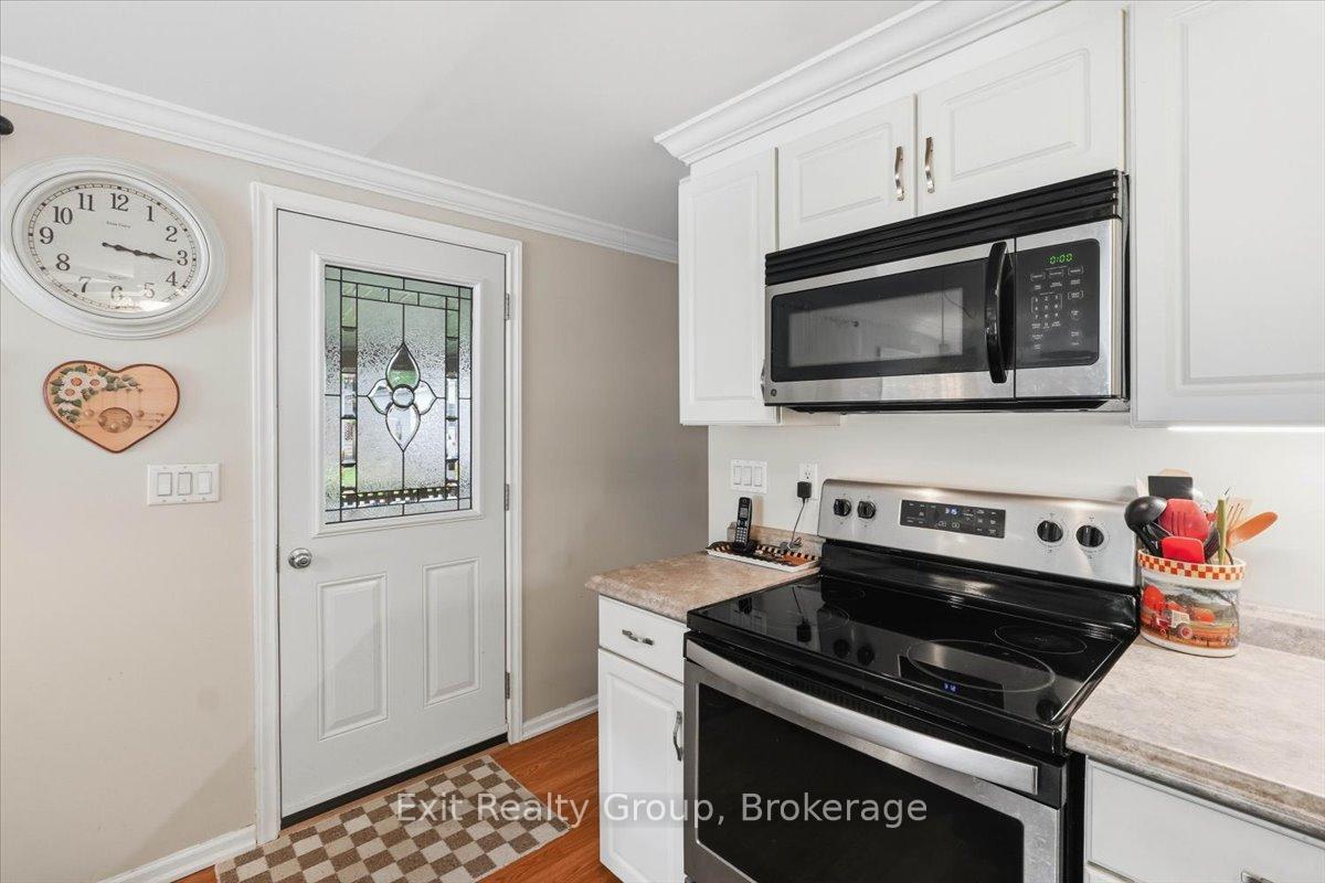 Photo 4 of 12 Park Lane, Quinte West, Sidney Ward — HOMEH