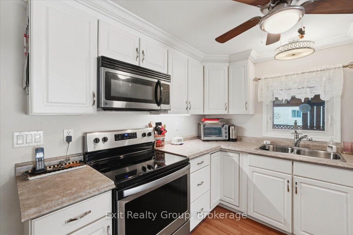 Photo 5 of 12 Park Lane, Quinte West, Sidney Ward — HOMEH