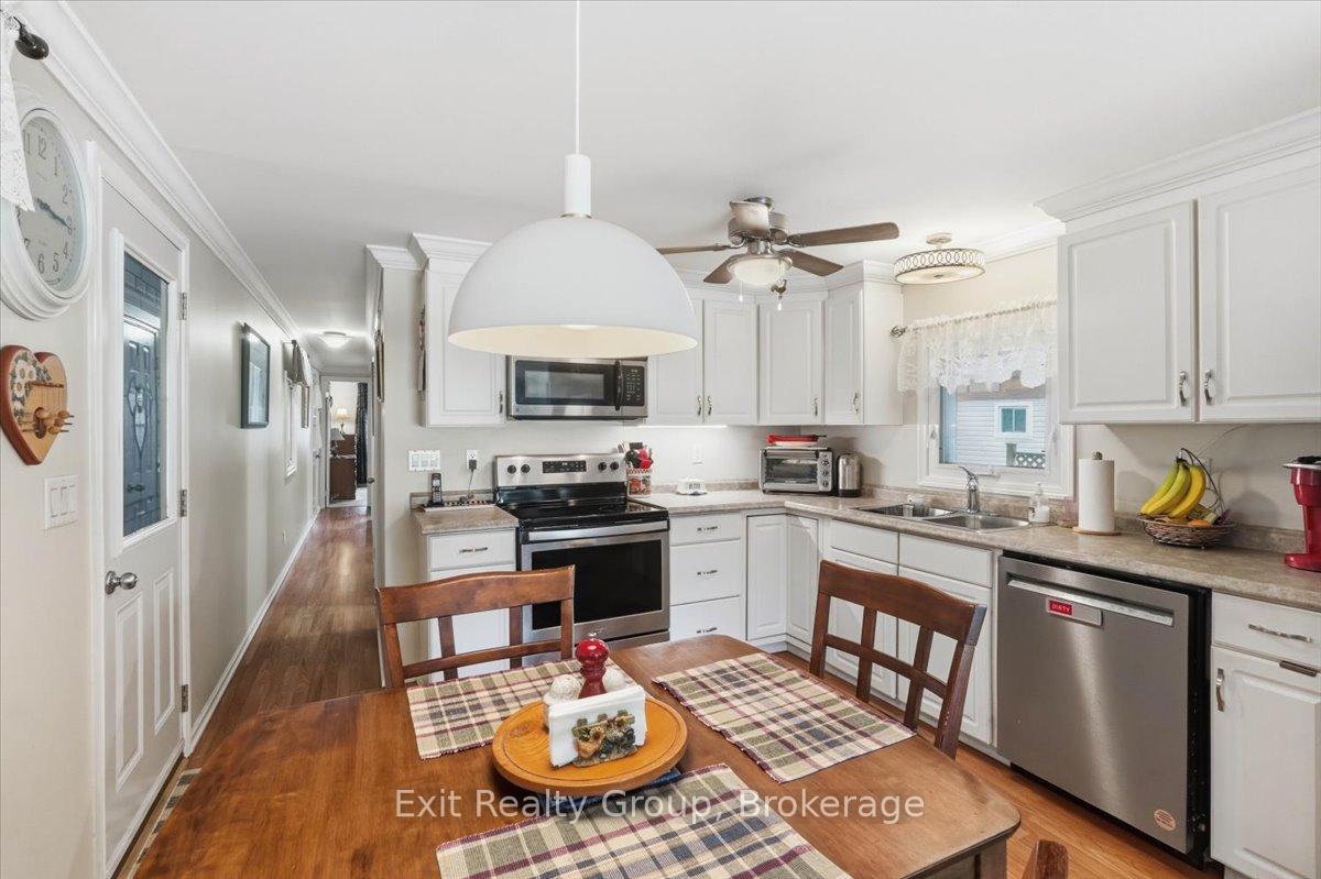 Photo 8 of 12 Park Lane, Quinte West, Sidney Ward — HOMEH