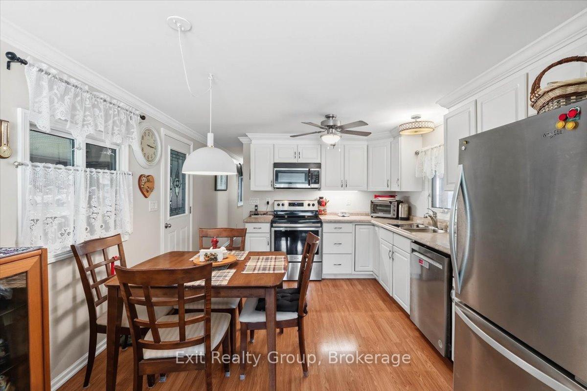 Photo 9 of 12 Park Lane, Quinte West, Sidney Ward — HOMEH