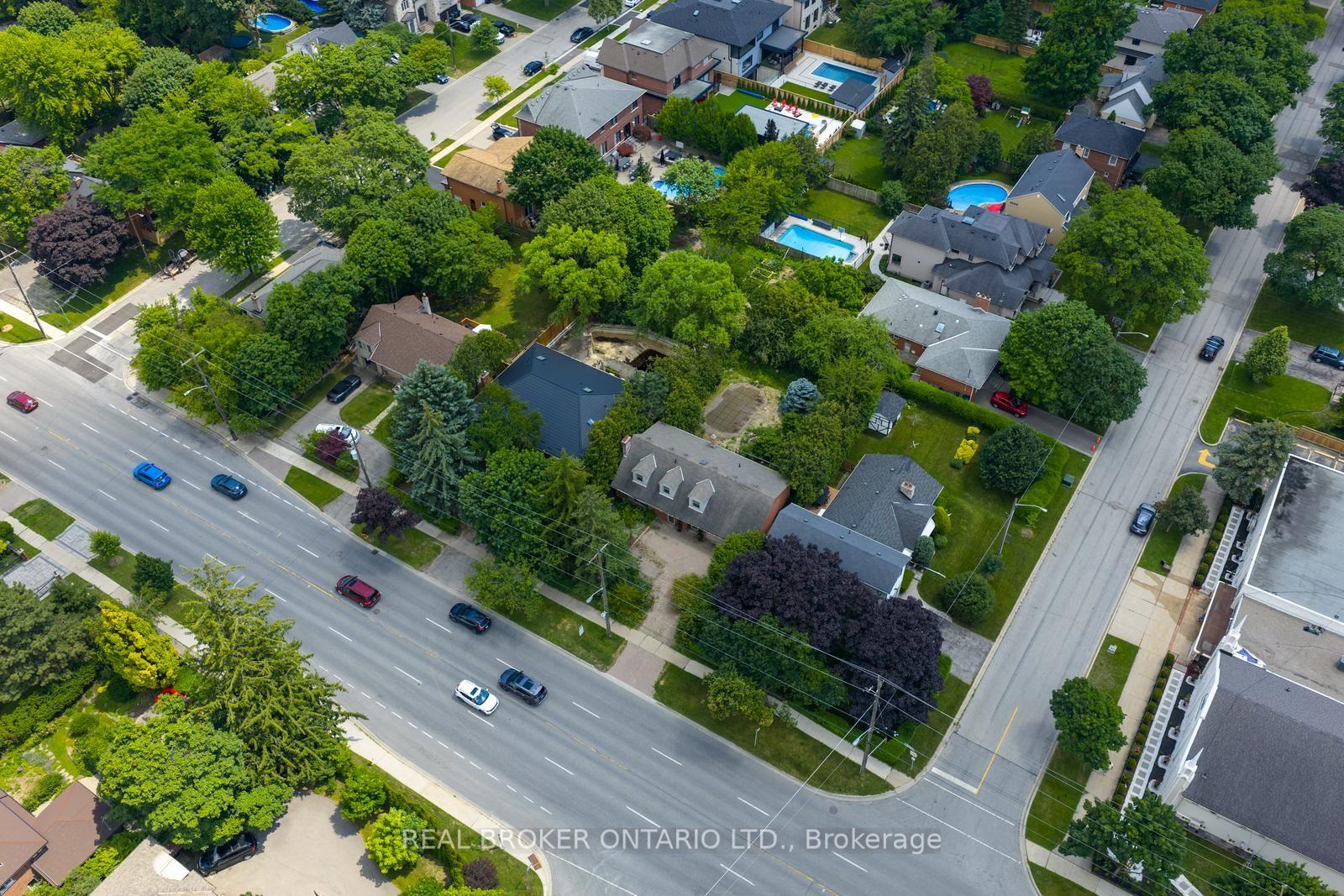 Photo 2 of 302 Burnhamthorpe Road, Etobicoke, Islington-City Centre West — HOMEH