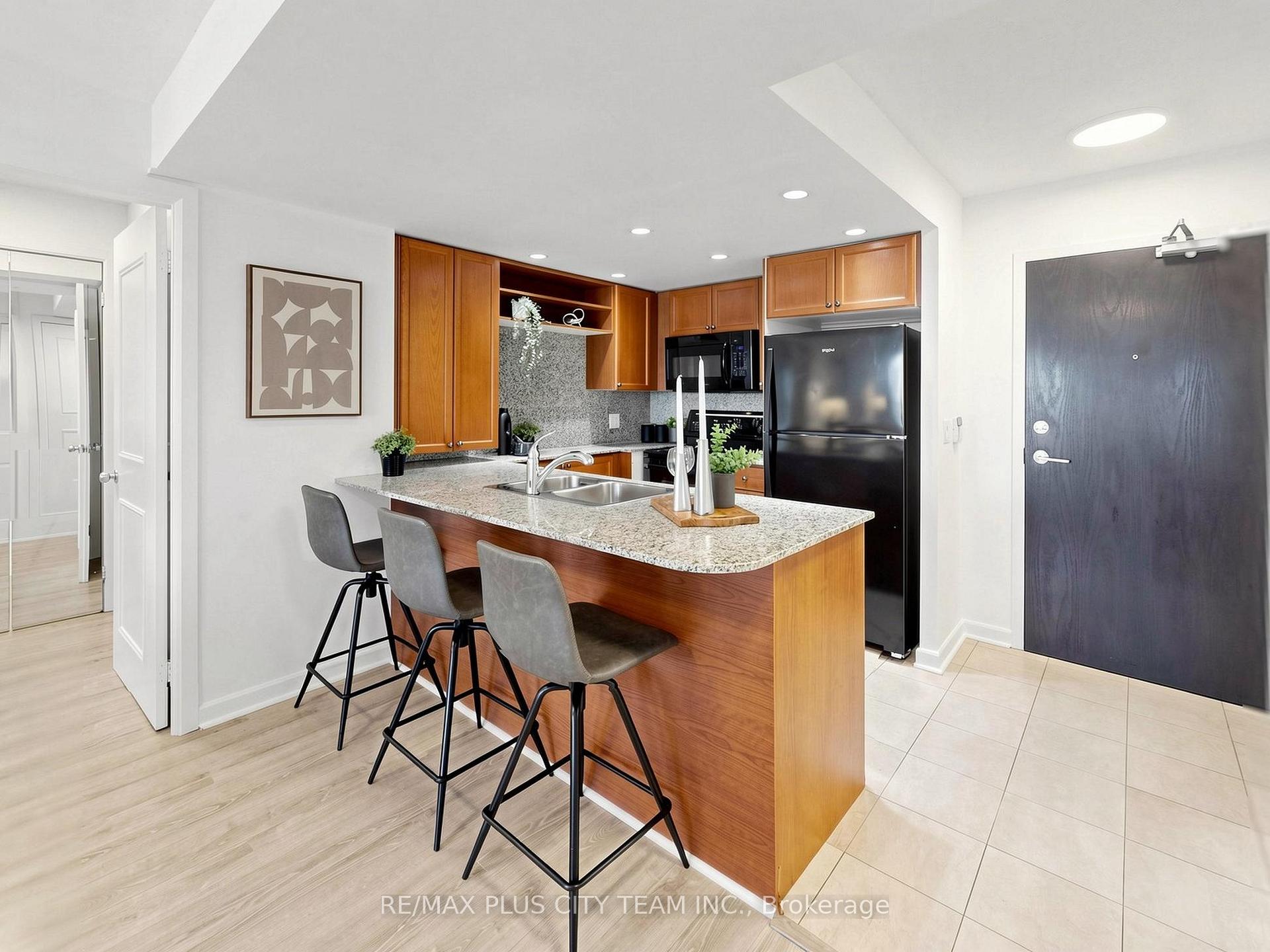 Photo 10 of Unit 2006, 8 Park Road, Toronto, Rosedale-Moore Park — HOMEH