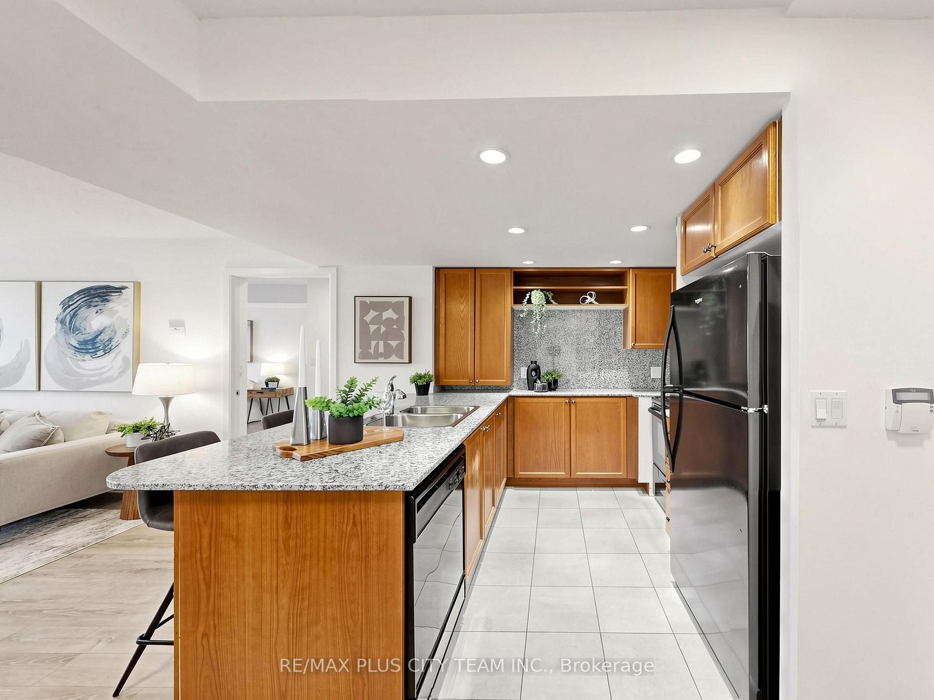 Photo 12 of Unit 2006, 8 Park Road, Toronto, Rosedale-Moore Park — HOMEH