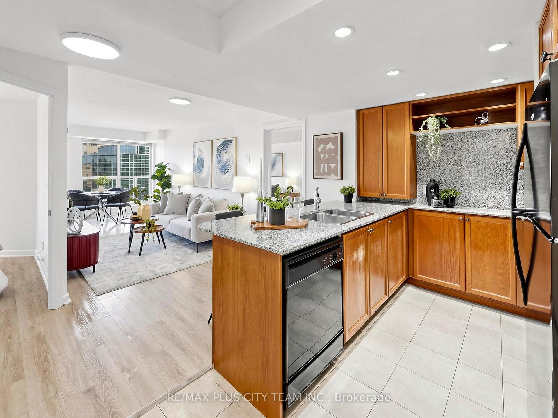 Photo 13 of Unit 2006, 8 Park Road, Toronto, Rosedale-Moore Park — HOMEH