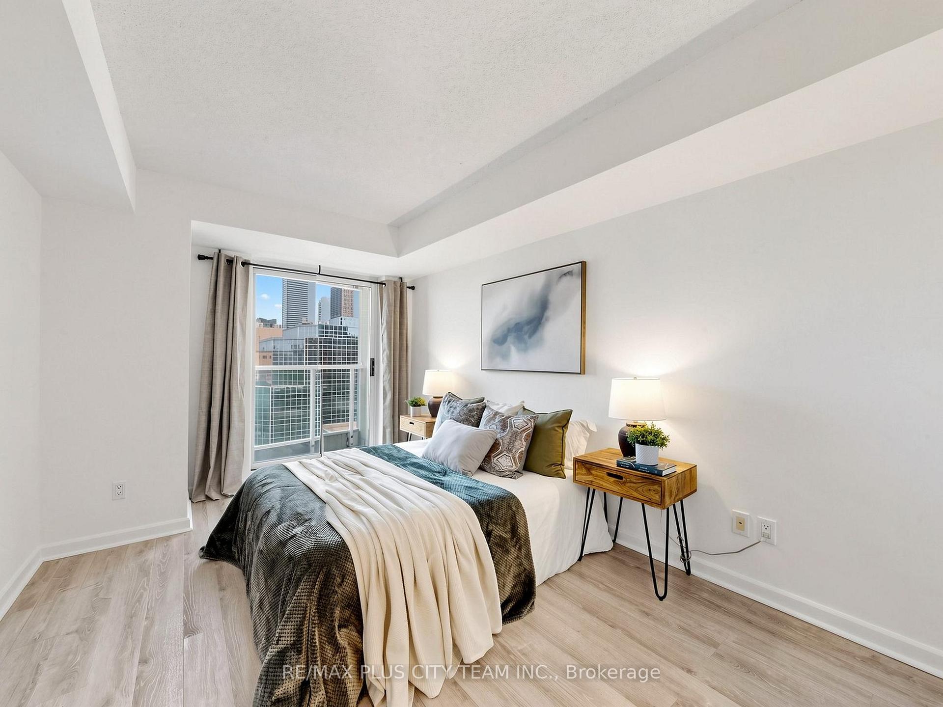 Photo 14 of Unit 2006, 8 Park Road, Toronto, Rosedale-Moore Park — HOMEH