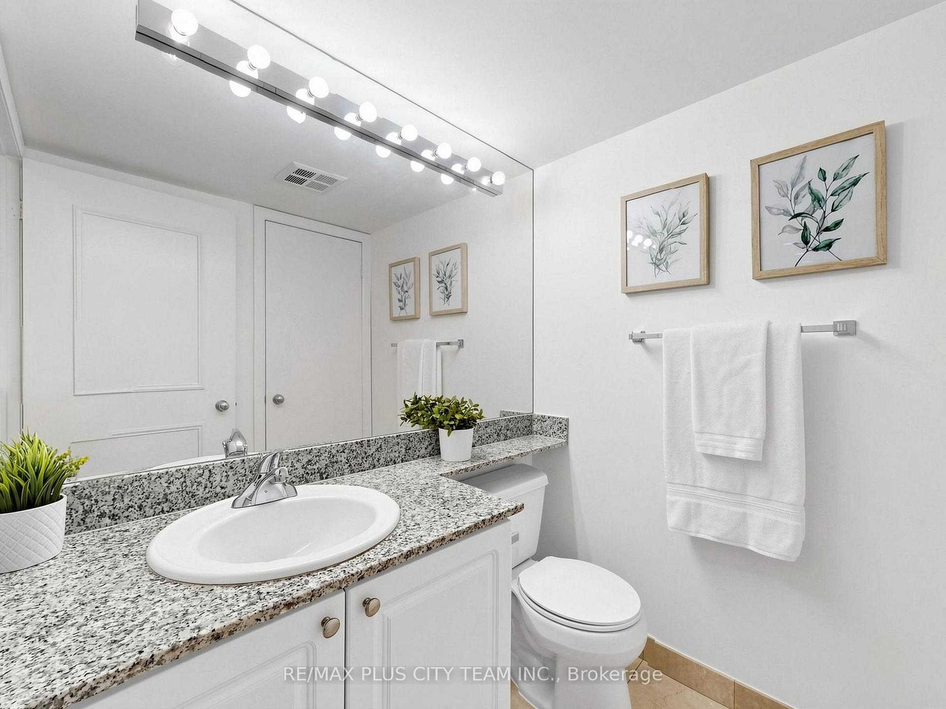Photo 20 of Unit 2006, 8 Park Road, Toronto, Rosedale-Moore Park — HOMEH