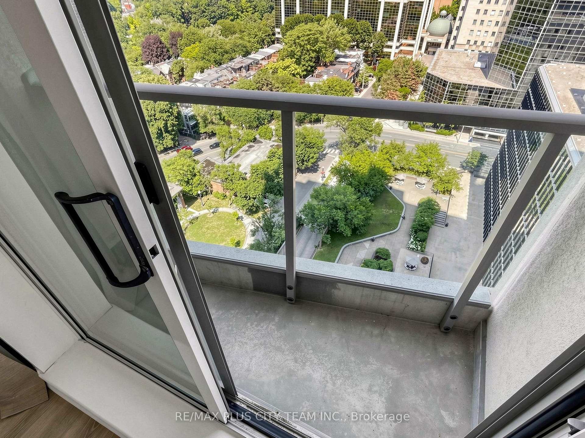 Photo 22 of Unit 2006, 8 Park Road, Toronto, Rosedale-Moore Park — HOMEH