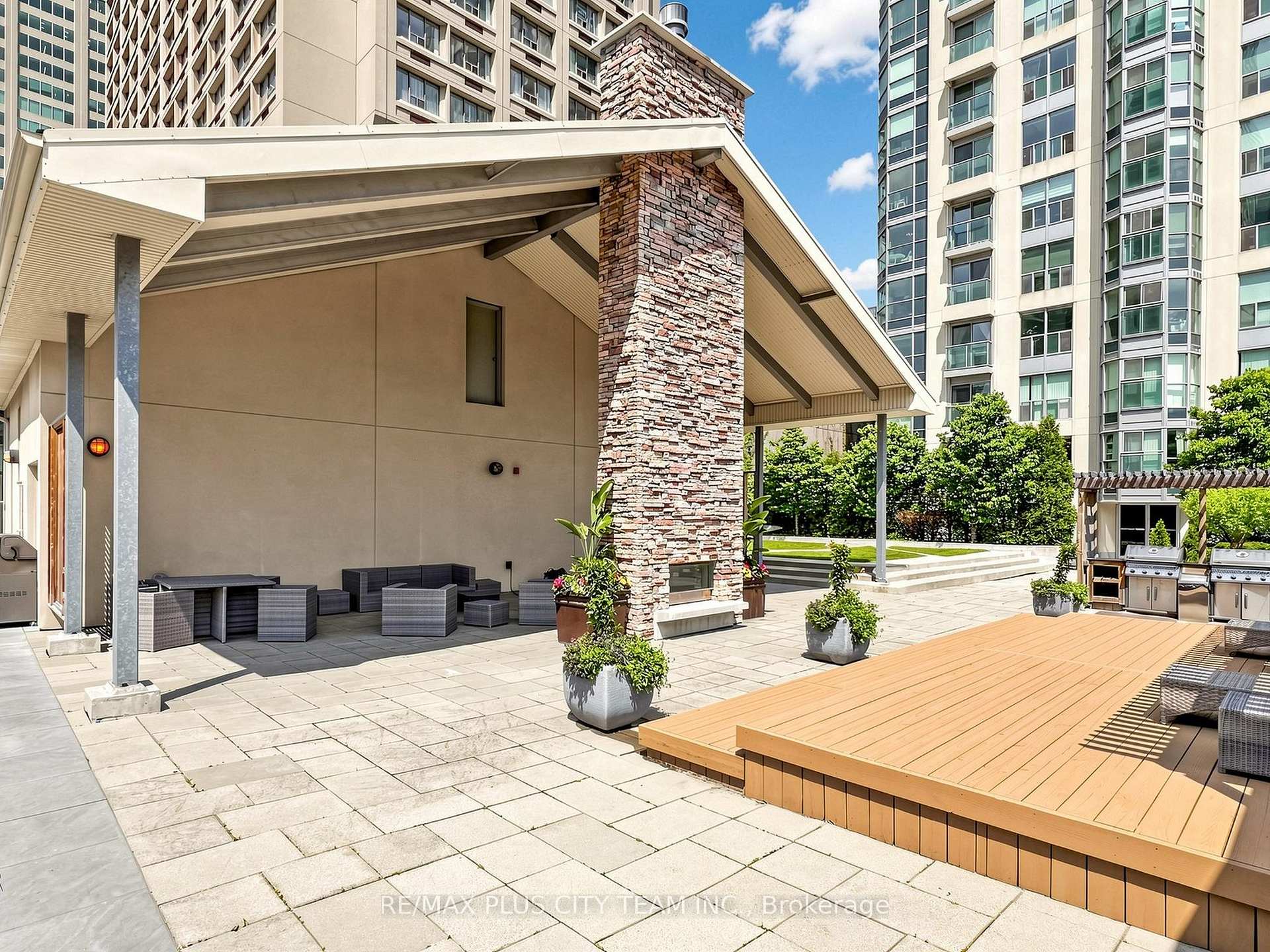 Photo 42 of Unit 2006, 8 Park Road, Toronto, Rosedale-Moore Park — HOMEH