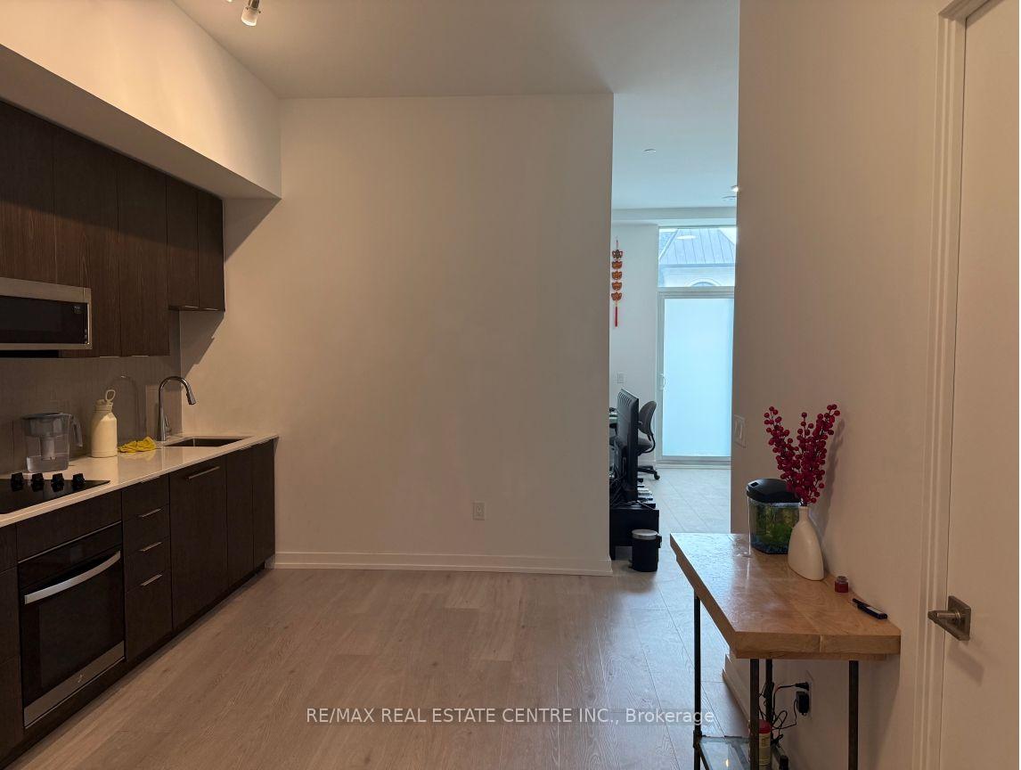 Photo 3 of Unit 111, 2501 Saw Whet Boulevard E, Oakville, Glen Abbey — HOMEH