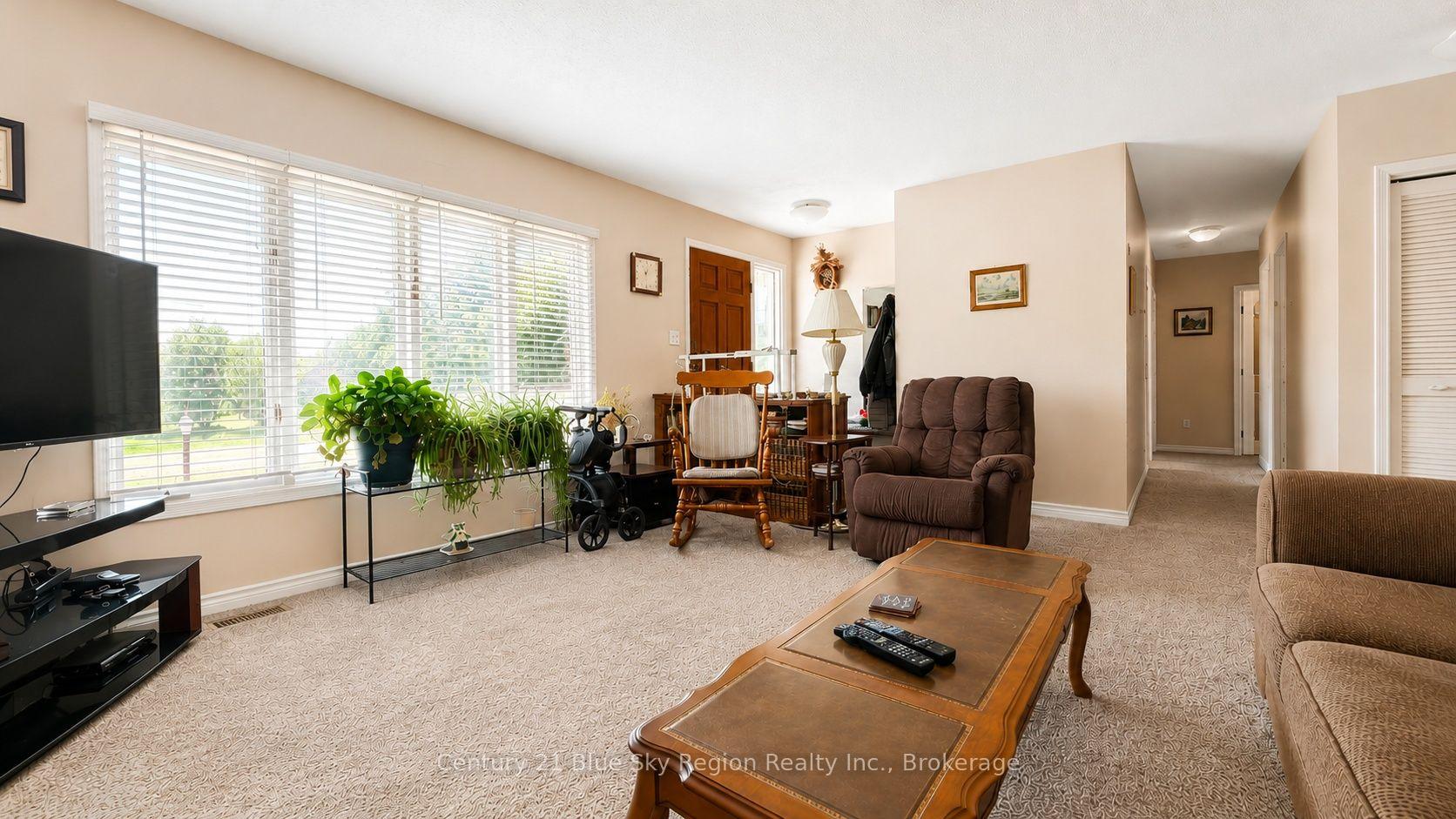 Photo 4 of 3 Superior Crescent, North Bay, Ferris — HOMEH