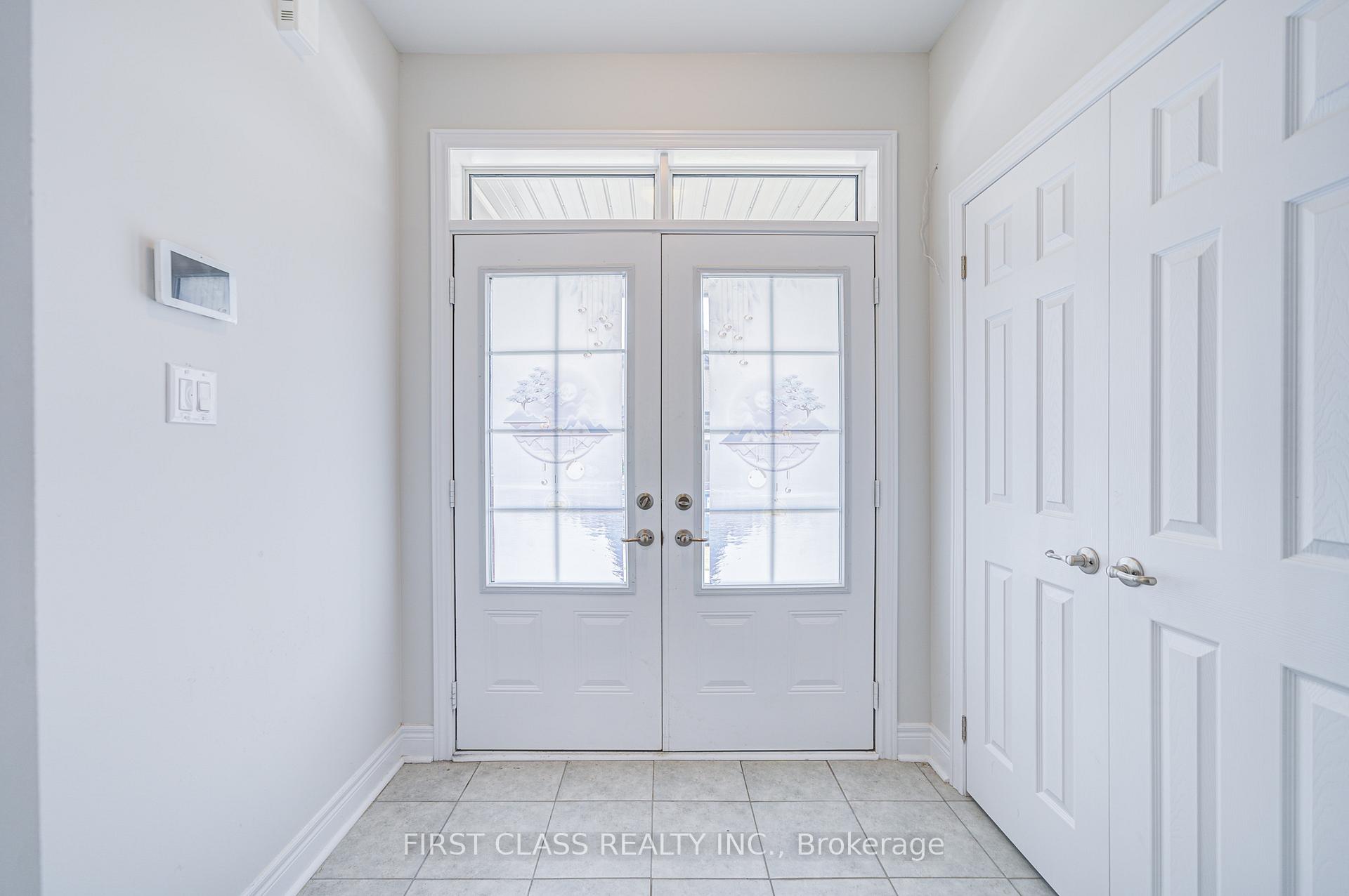 Photo 3 of 8 Nigh Drive, Markham, Middlefield — HOMEH
