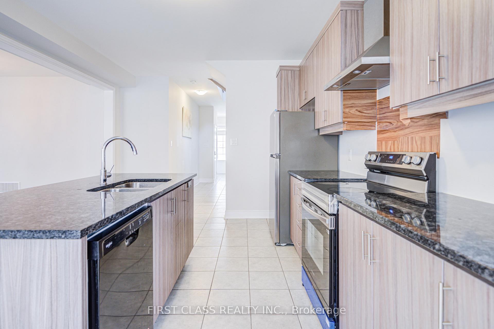 Photo 10 of 8 Nigh Drive, Markham, Middlefield — HOMEH