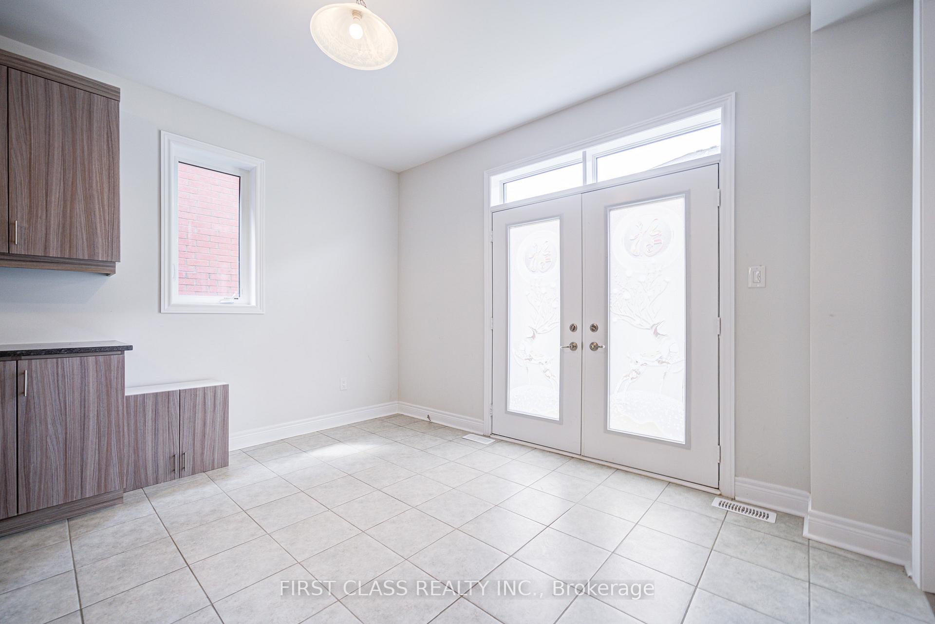 Photo 12 of 8 Nigh Drive, Markham, Middlefield — HOMEH