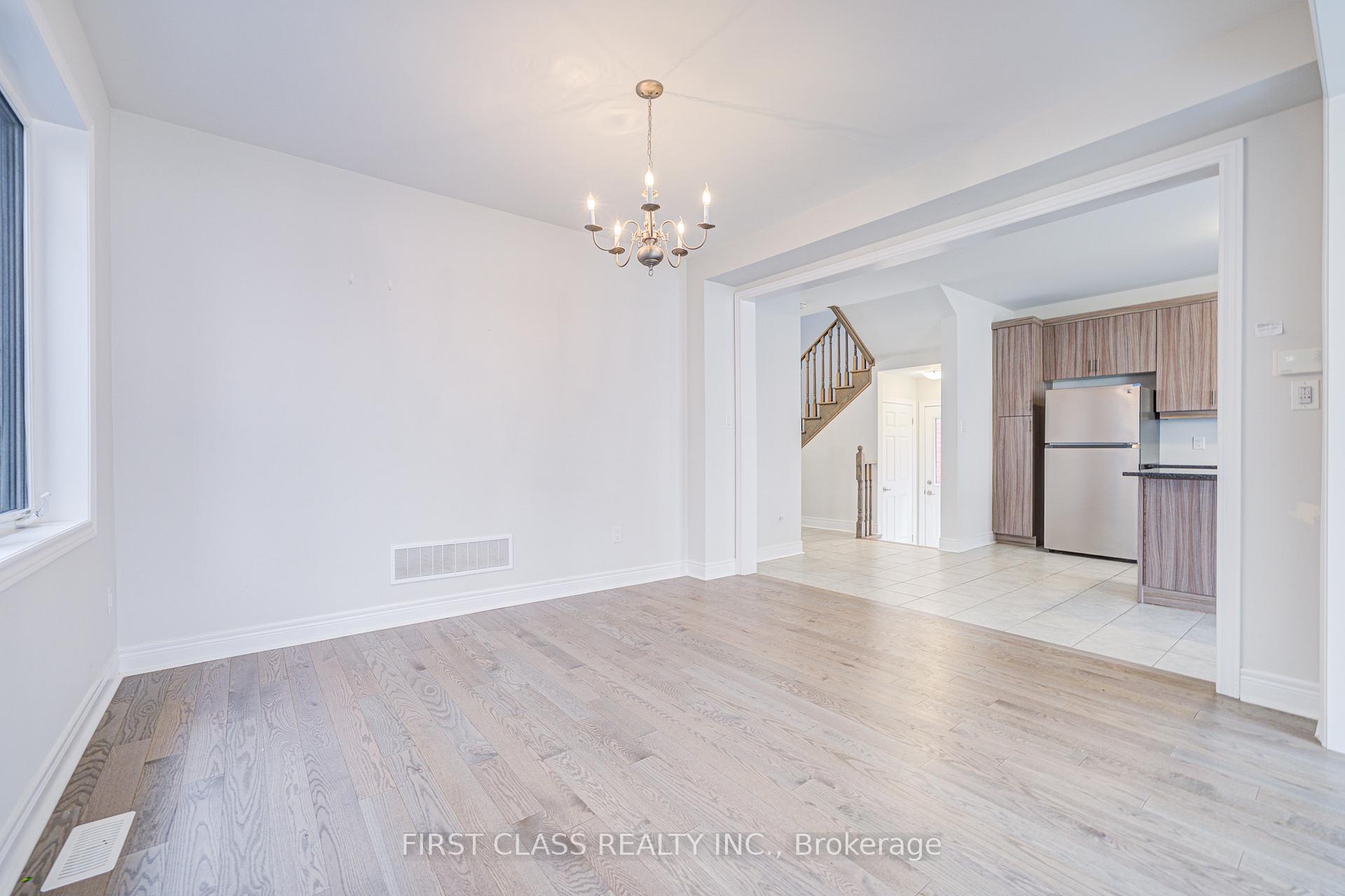 Photo 15 of 8 Nigh Drive, Markham, Middlefield — HOMEH