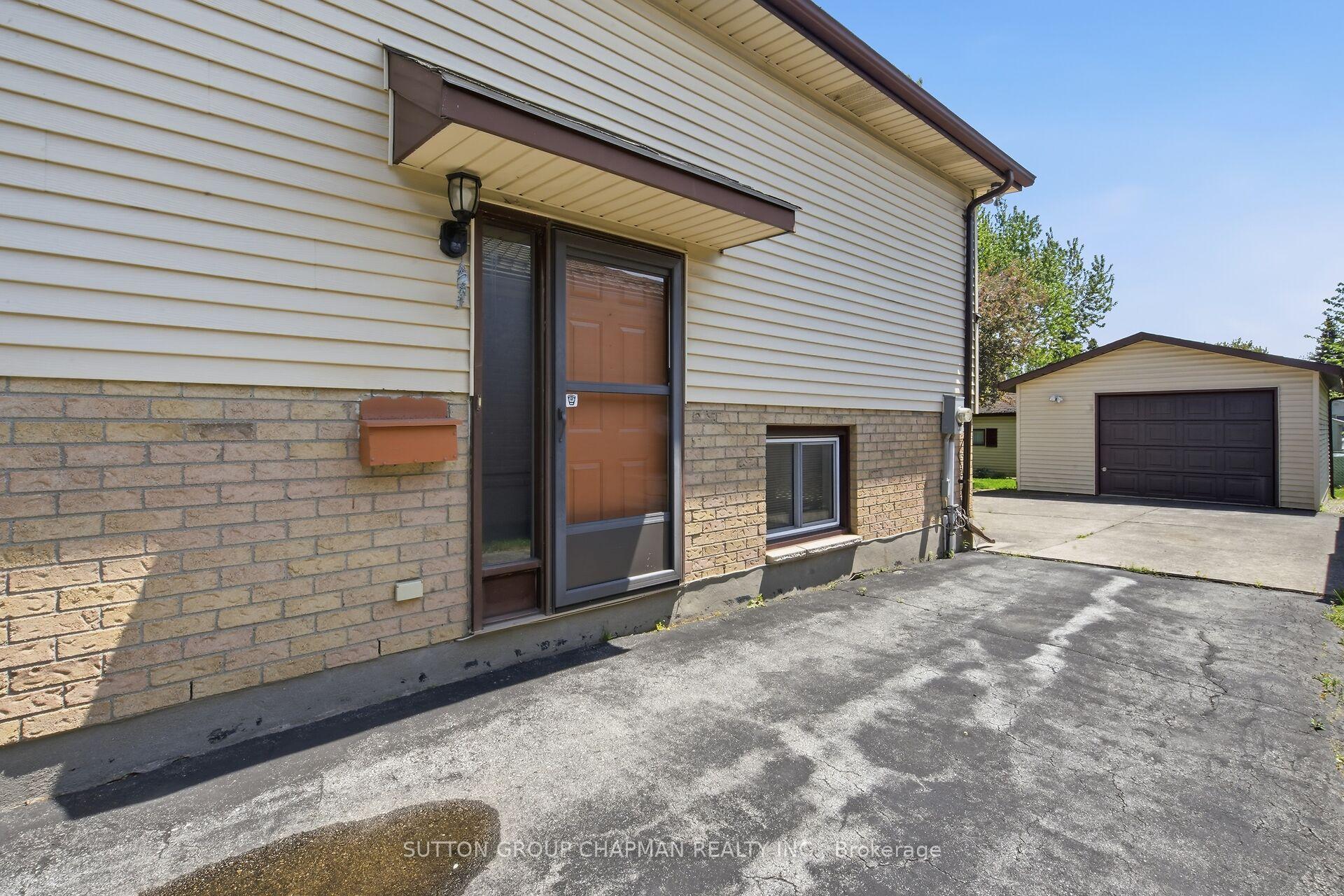 Photo 2 of 332 Ardsley Crescent, London, North I — HOMEH