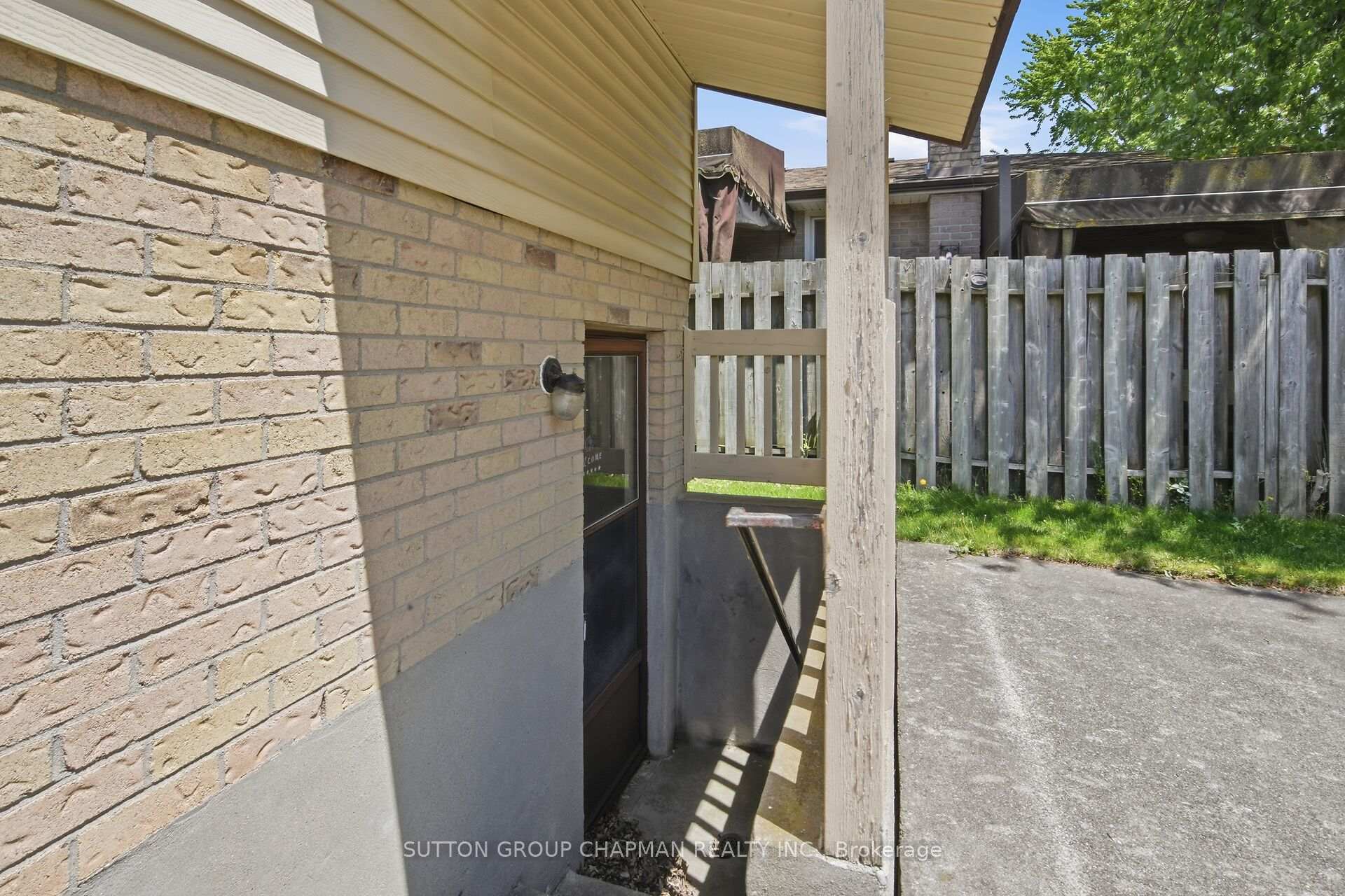 Photo 29 of 332 Ardsley Crescent, London, North I — HOMEH