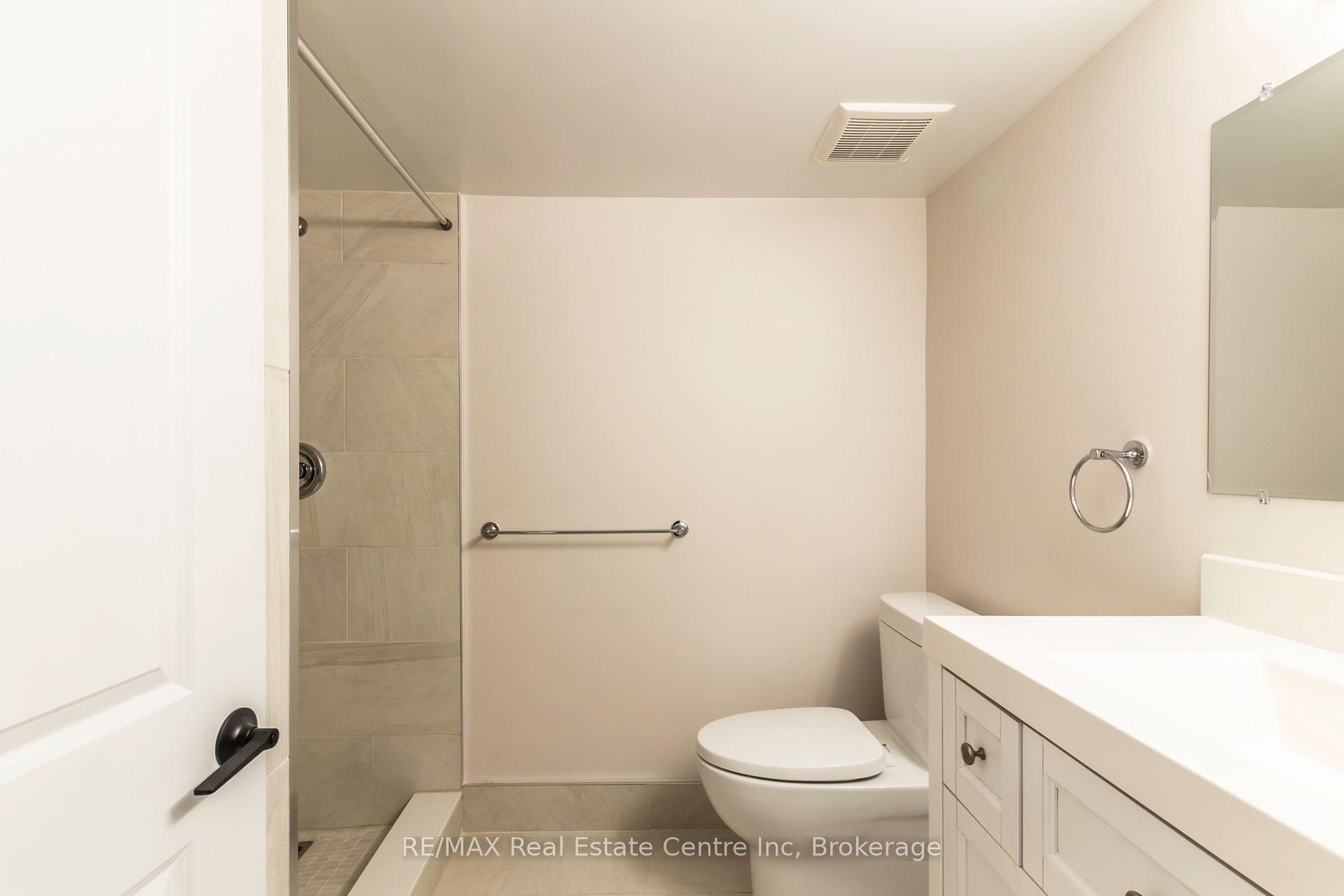 Photo 14 of 19 Ferris Circle Lane, Guelph, Clairfields/Hanlon Business Park — HOMEH