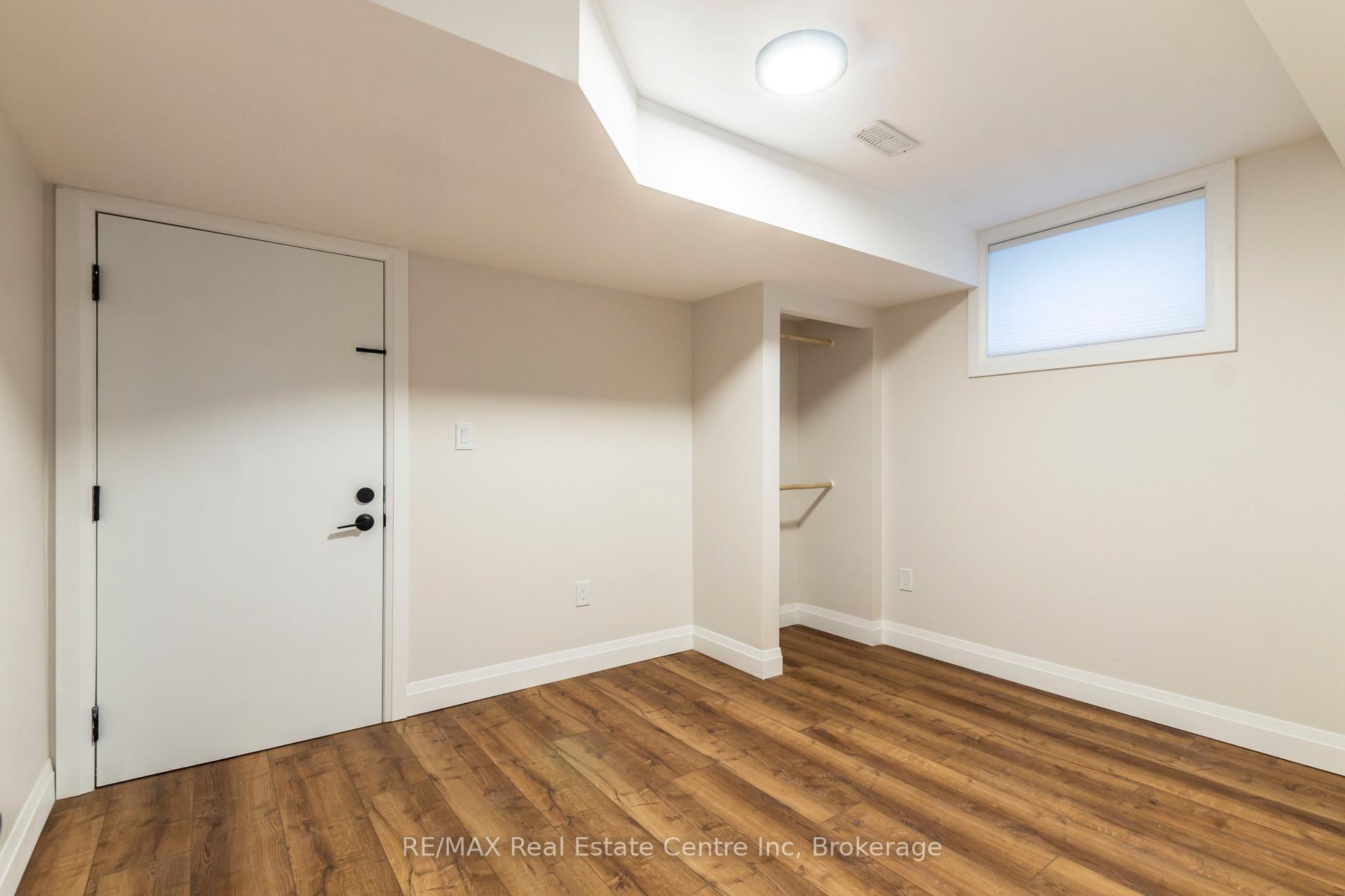 Photo 17 of 19 Ferris Circle Lane, Guelph, Clairfields/Hanlon Business Park — HOMEH