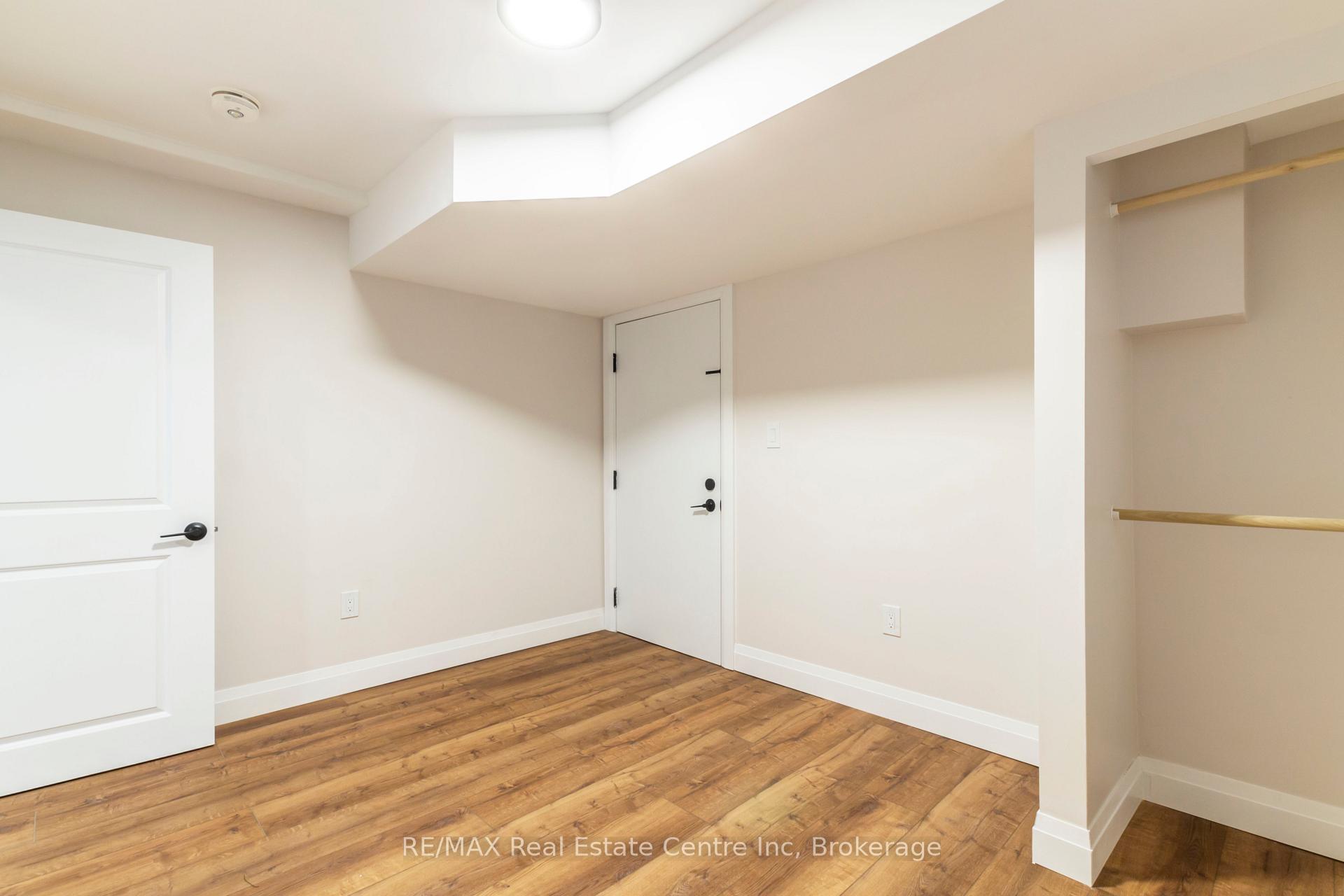 Photo 19 of 19 Ferris Circle Lane, Guelph, Clairfields/Hanlon Business Park — HOMEH