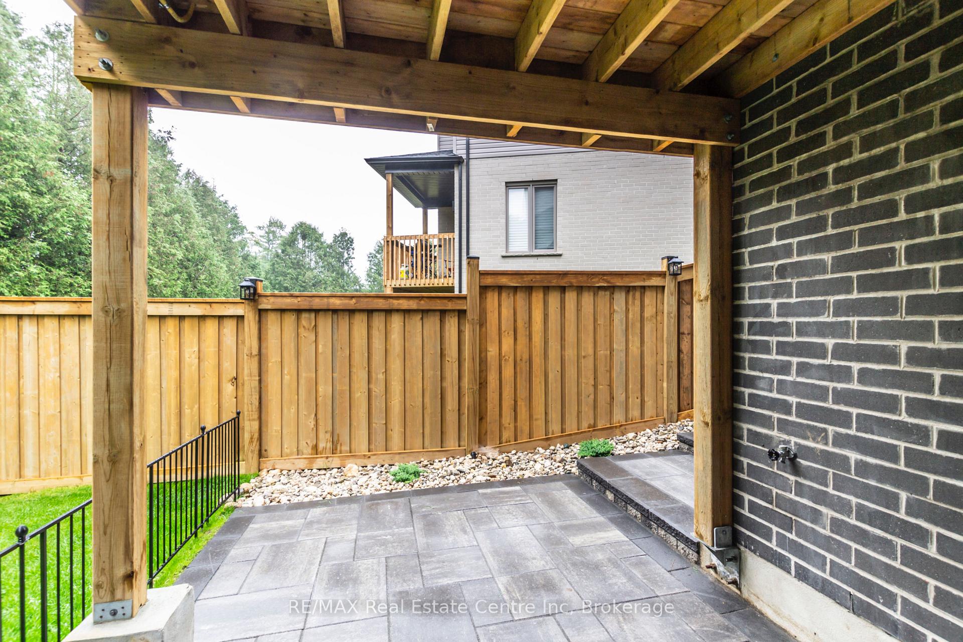 Photo 20 of 19 Ferris Circle Lane, Guelph, Clairfields/Hanlon Business Park — HOMEH