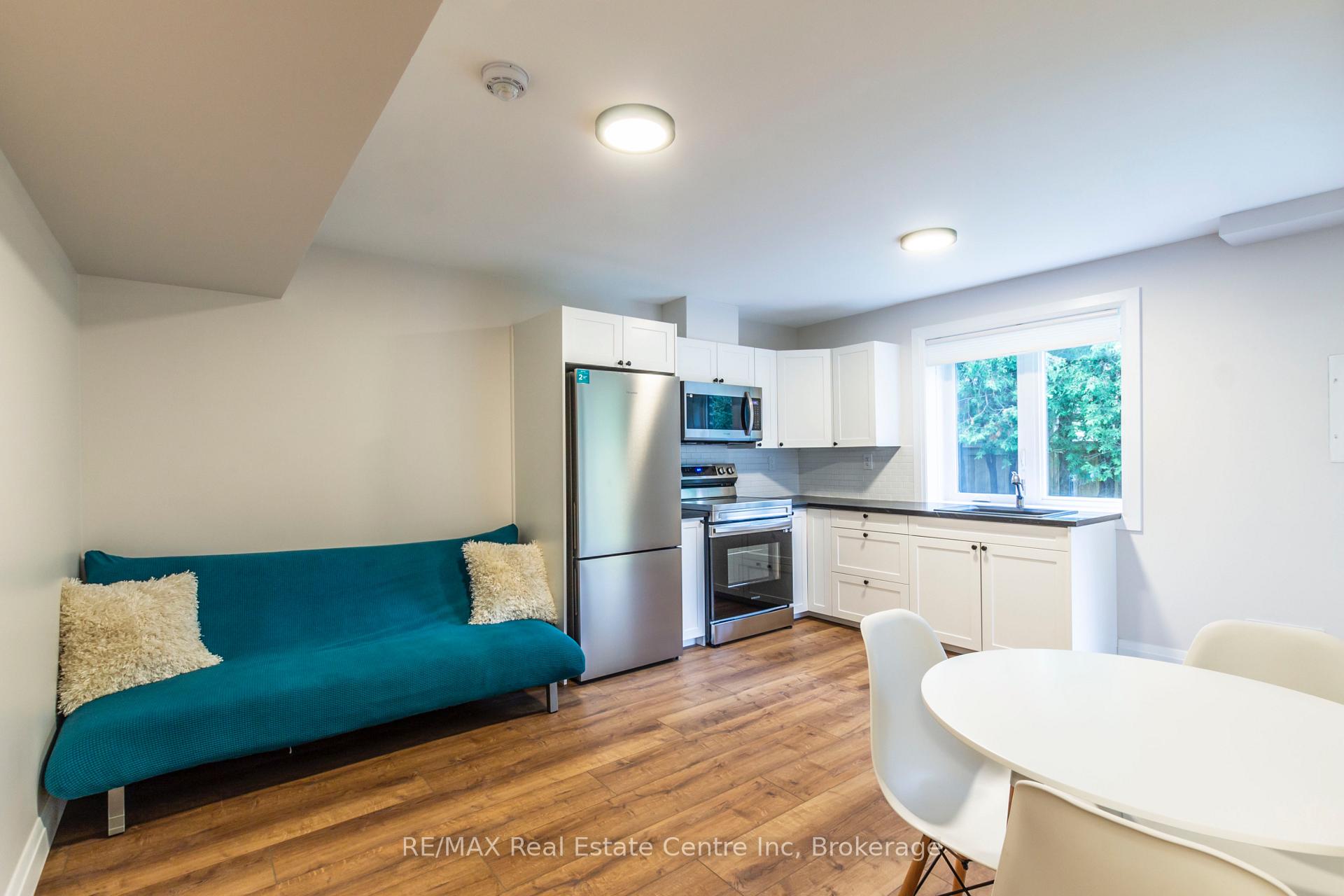 Photo 9 of 19 Ferris Circle Lane, Guelph, Clairfields/Hanlon Business Park — HOMEH