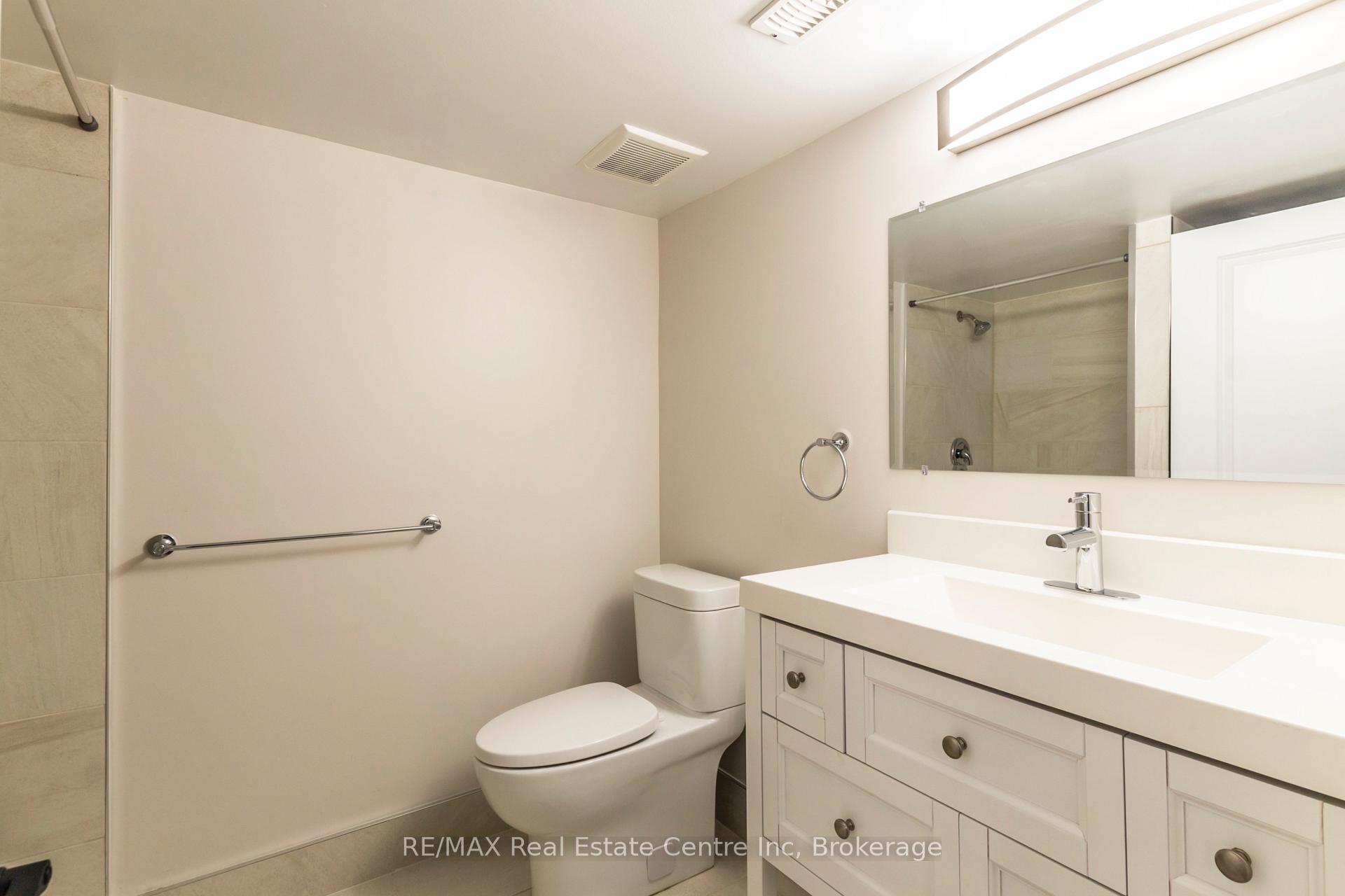 Photo 15 of 19 Ferris Circle Lane, Guelph, Clairfields/Hanlon Business Park — HOMEH