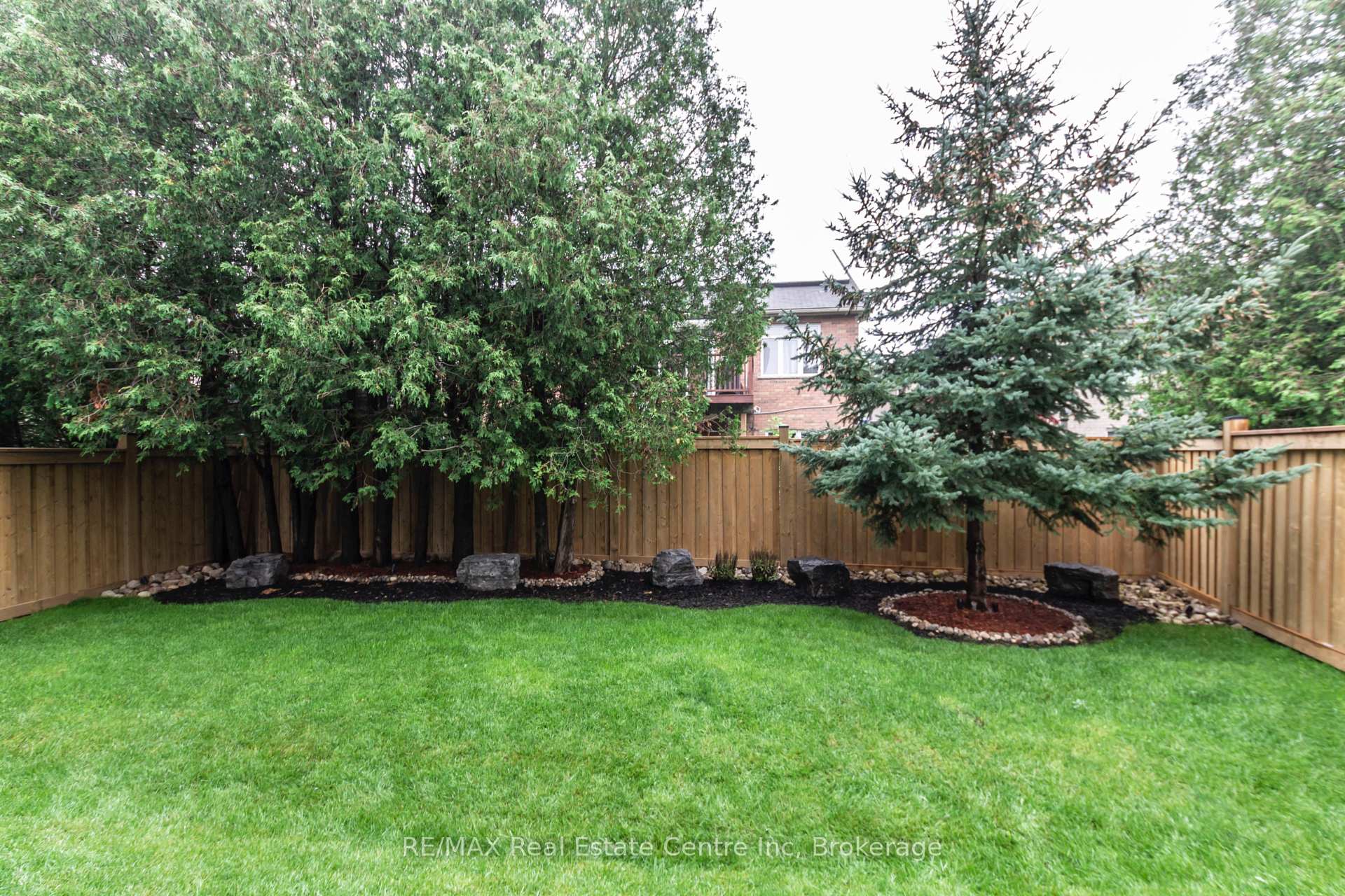 Photo 21 of 19 Ferris Circle Lane, Guelph, Clairfields/Hanlon Business Park — HOMEH