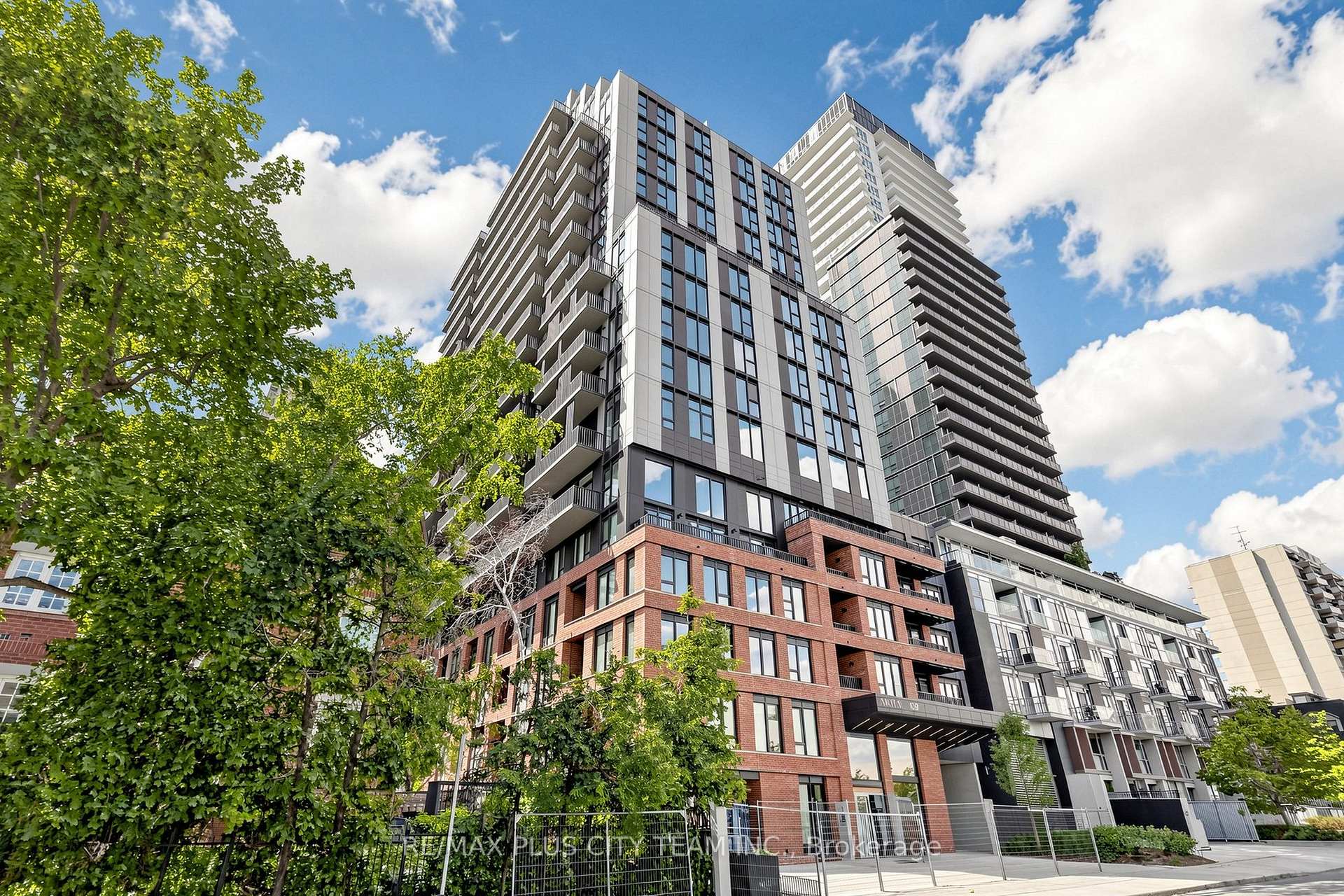 Front of Unit 409, 109 Erskine Avenue