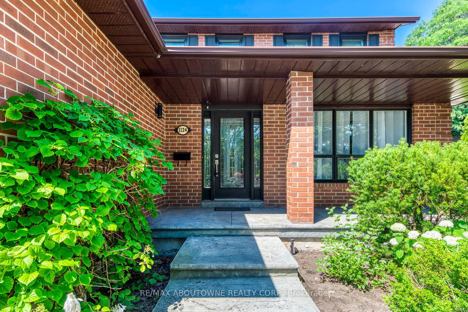 Photo 3 of 1124 Notley Crescent, Oakville, Glen Abbey — HOMEH