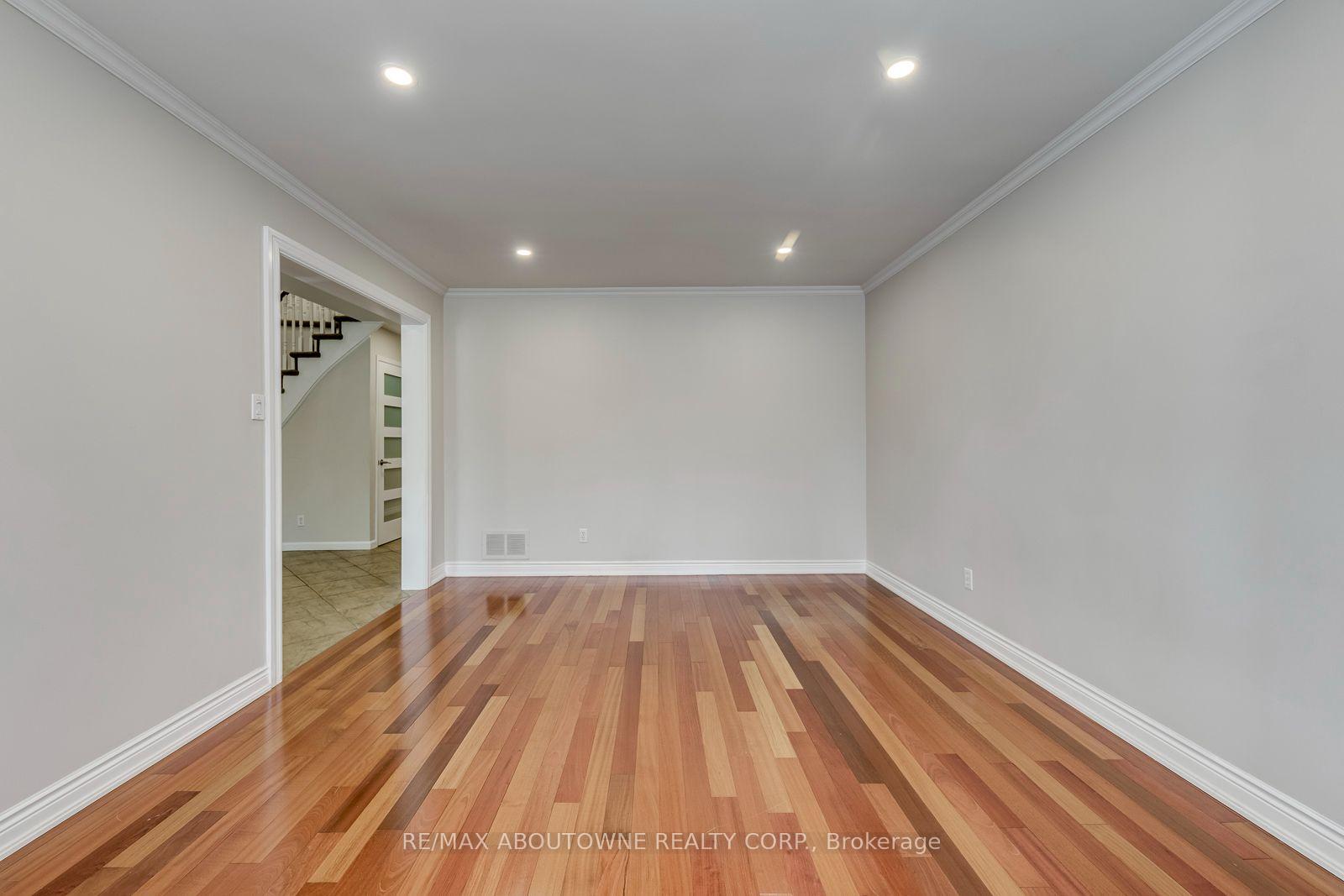 Photo 7 of 1124 Notley Crescent, Oakville, Glen Abbey — HOMEH