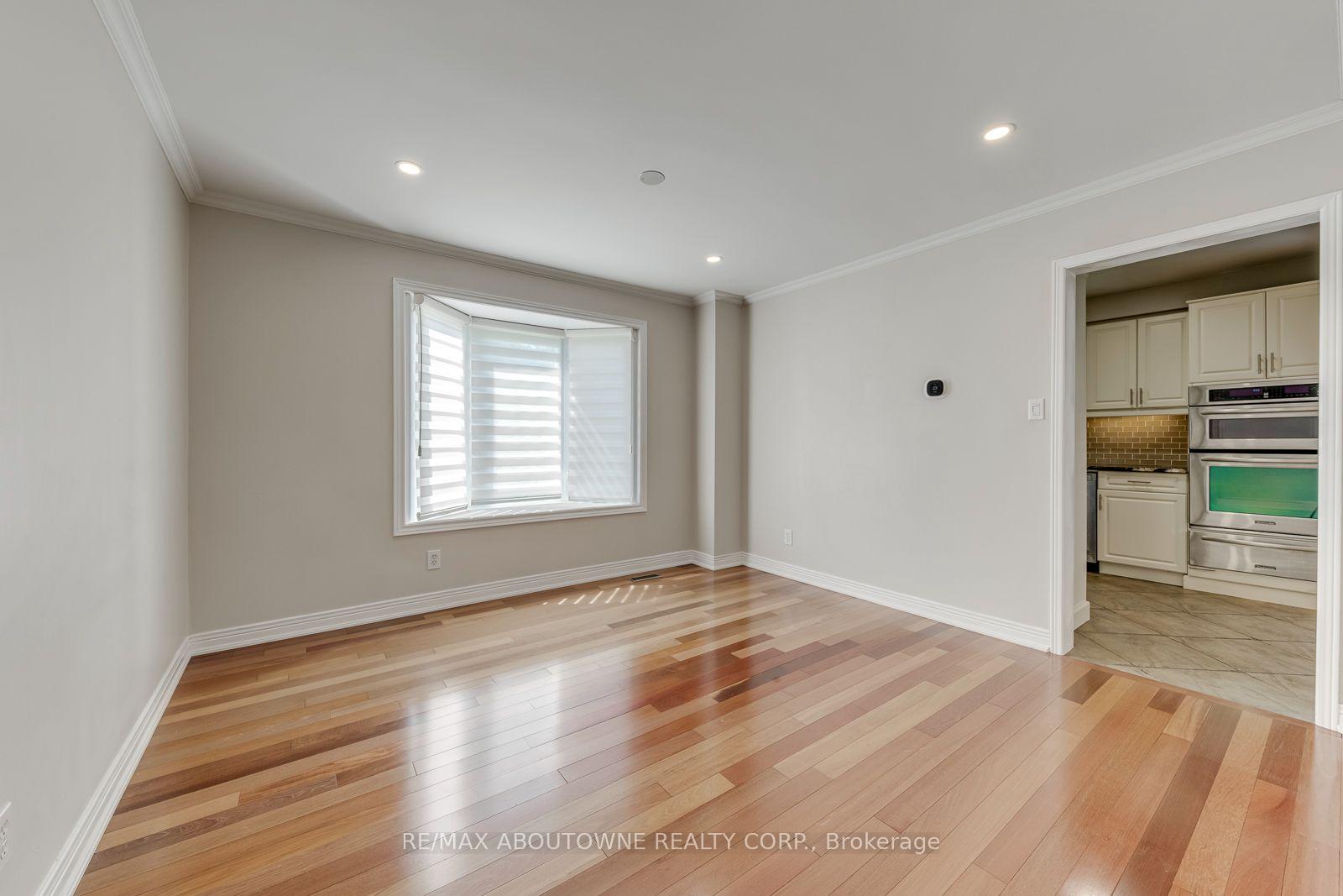 Photo 8 of 1124 Notley Crescent, Oakville, Glen Abbey — HOMEH