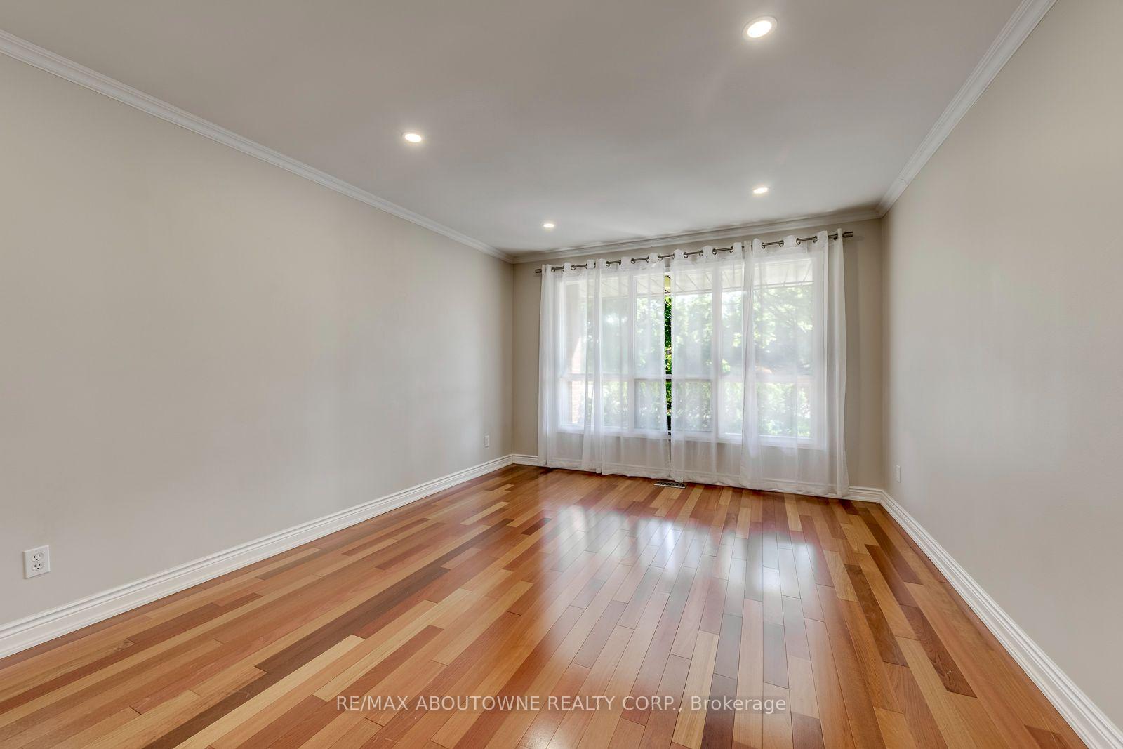 Photo 9 of 1124 Notley Crescent, Oakville, Glen Abbey — HOMEH