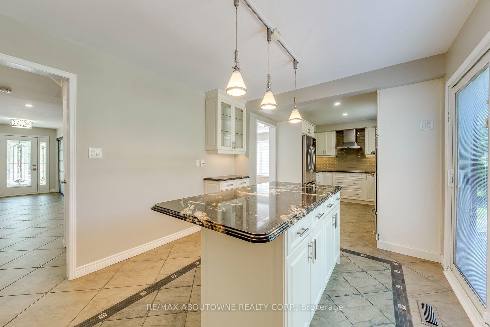 Photo 16 of 1124 Notley Crescent, Oakville, Glen Abbey — HOMEH