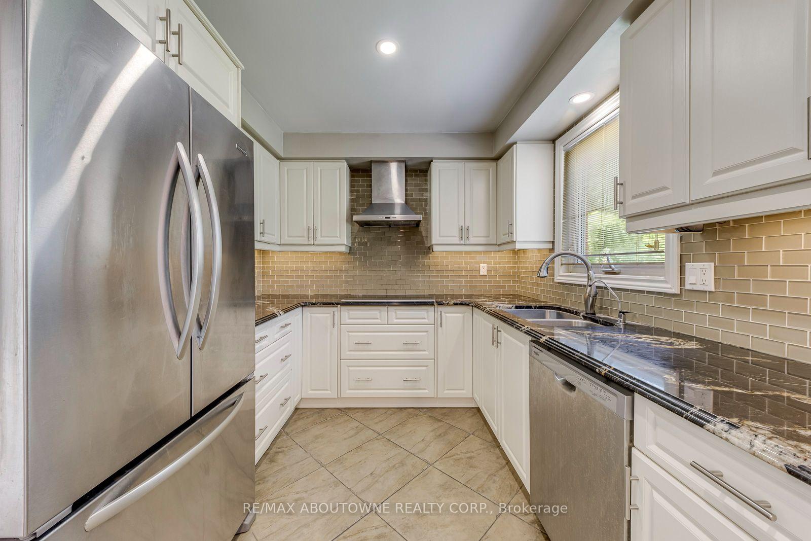 Photo 20 of 1124 Notley Crescent, Oakville, Glen Abbey — HOMEH