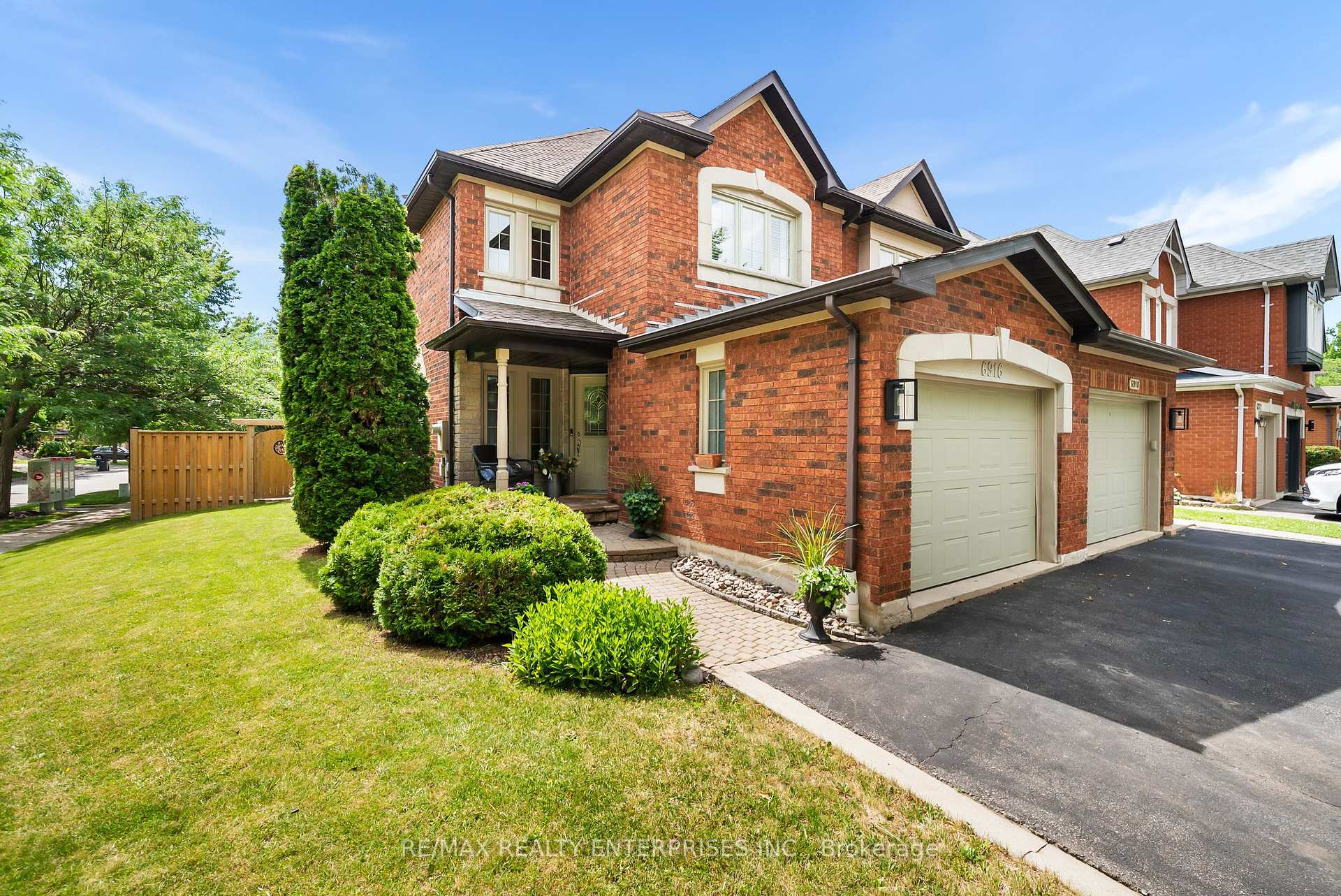 Photo 3 of 6916 Yarrow Avenue, Mississauga, Lisgar — HOMEH