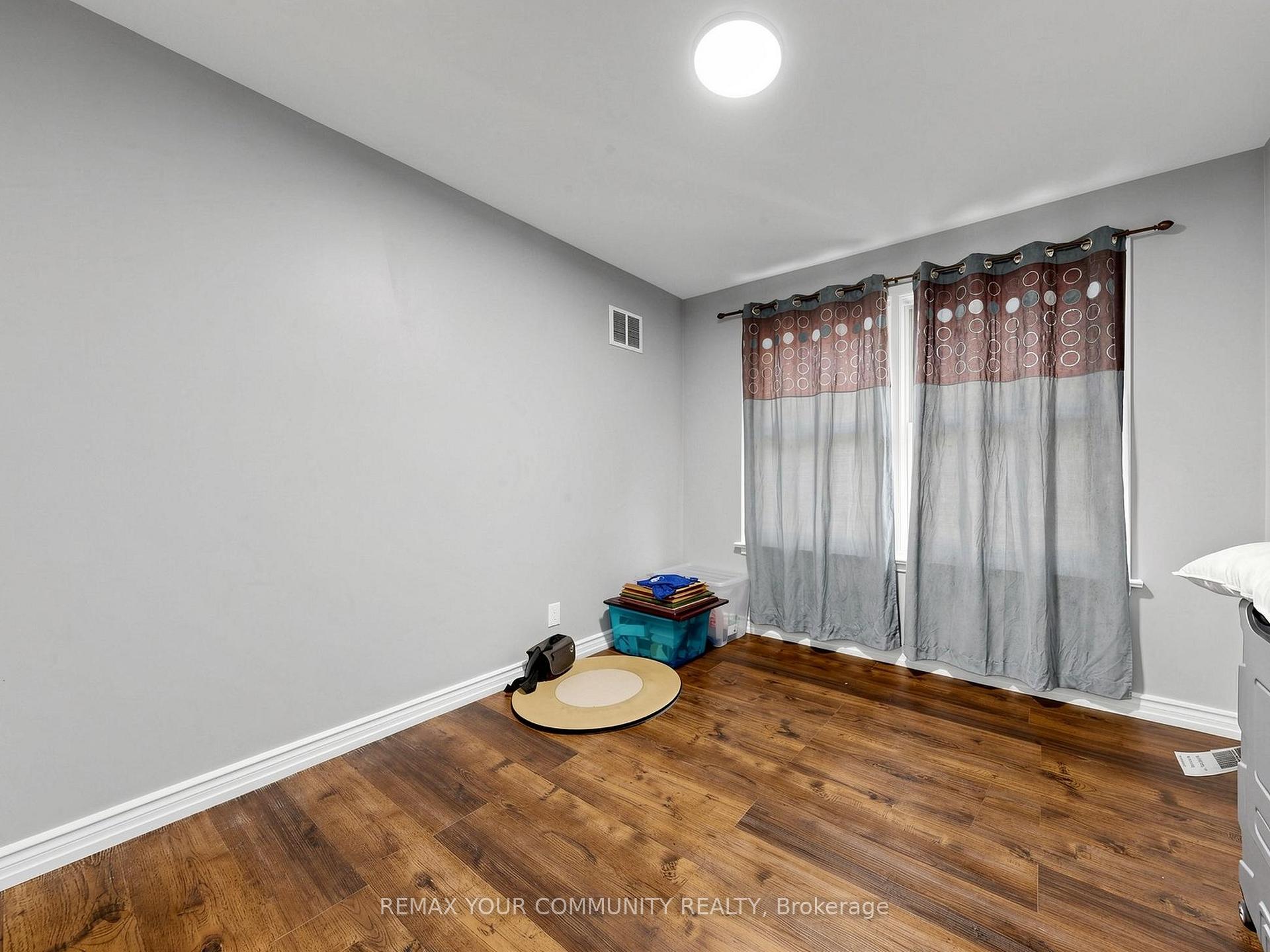 Photo 19 of 44 Lewiston Road, Scarborough, Dorset Park — HOMEH