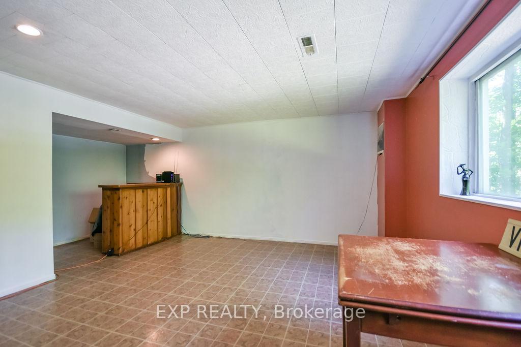 Photo 11 of 915 Vindin Street, Midland — HOMEH